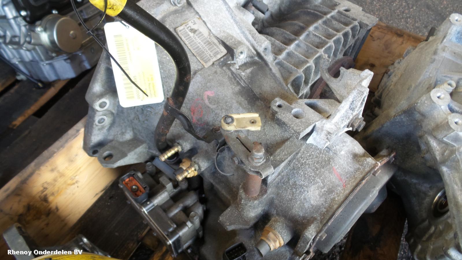 2003 CHRYSLER VOYAGER TRANSMISSIE / VERSNELLINGSBAK View Auto part TRANSMISSIE / VERSNELLINGSBAK CHRYSLER VOYAGER 2003