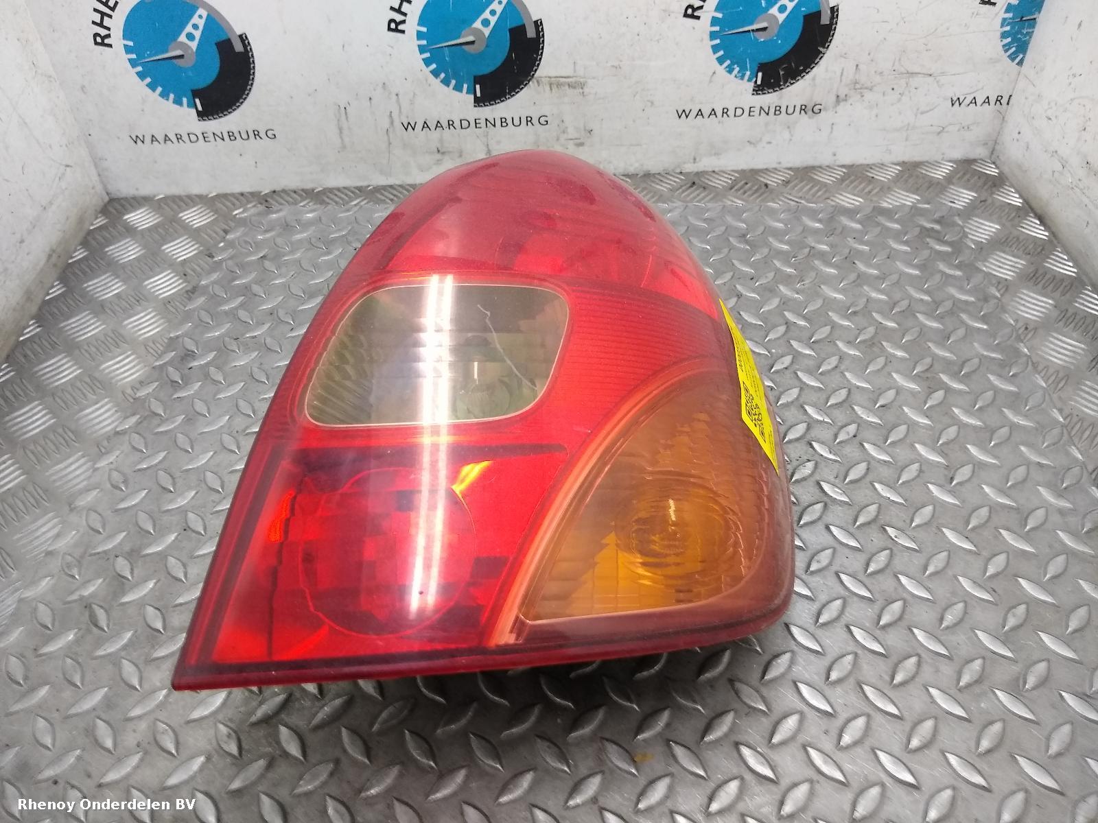 Bekijk Auto-onderdeel ACHTERLICHT R TOYOTA COROLLA VERSO 2004