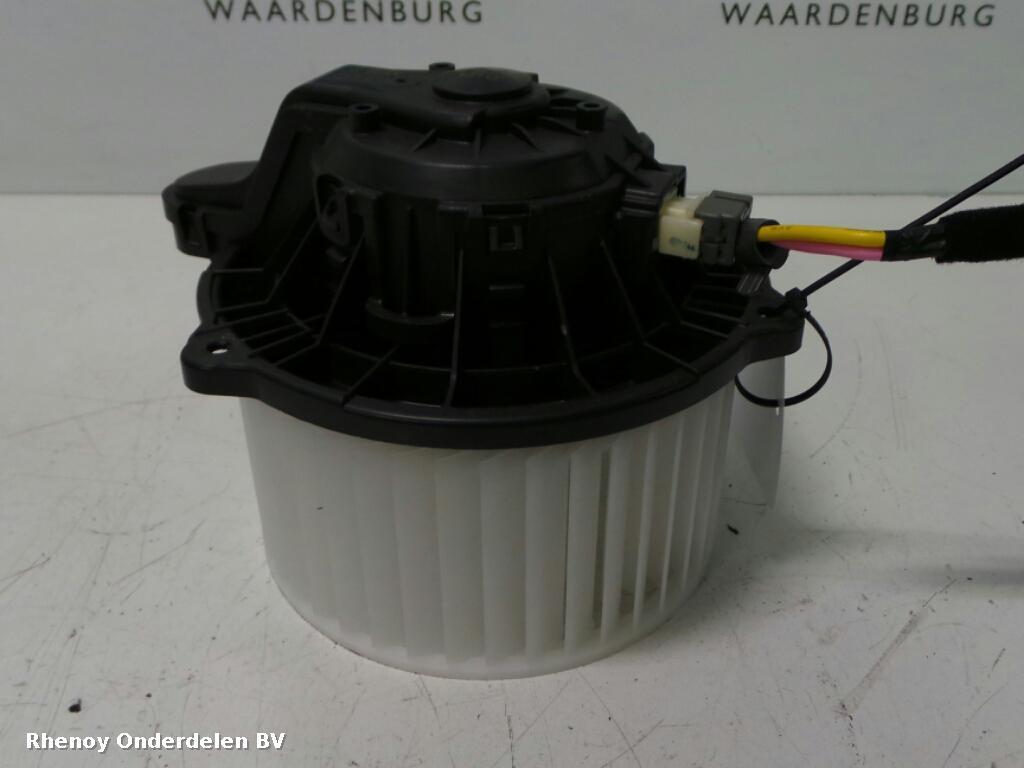 Bekijk Auto-onderdeel KACHELMOTOR HYUNDAI I30 2013