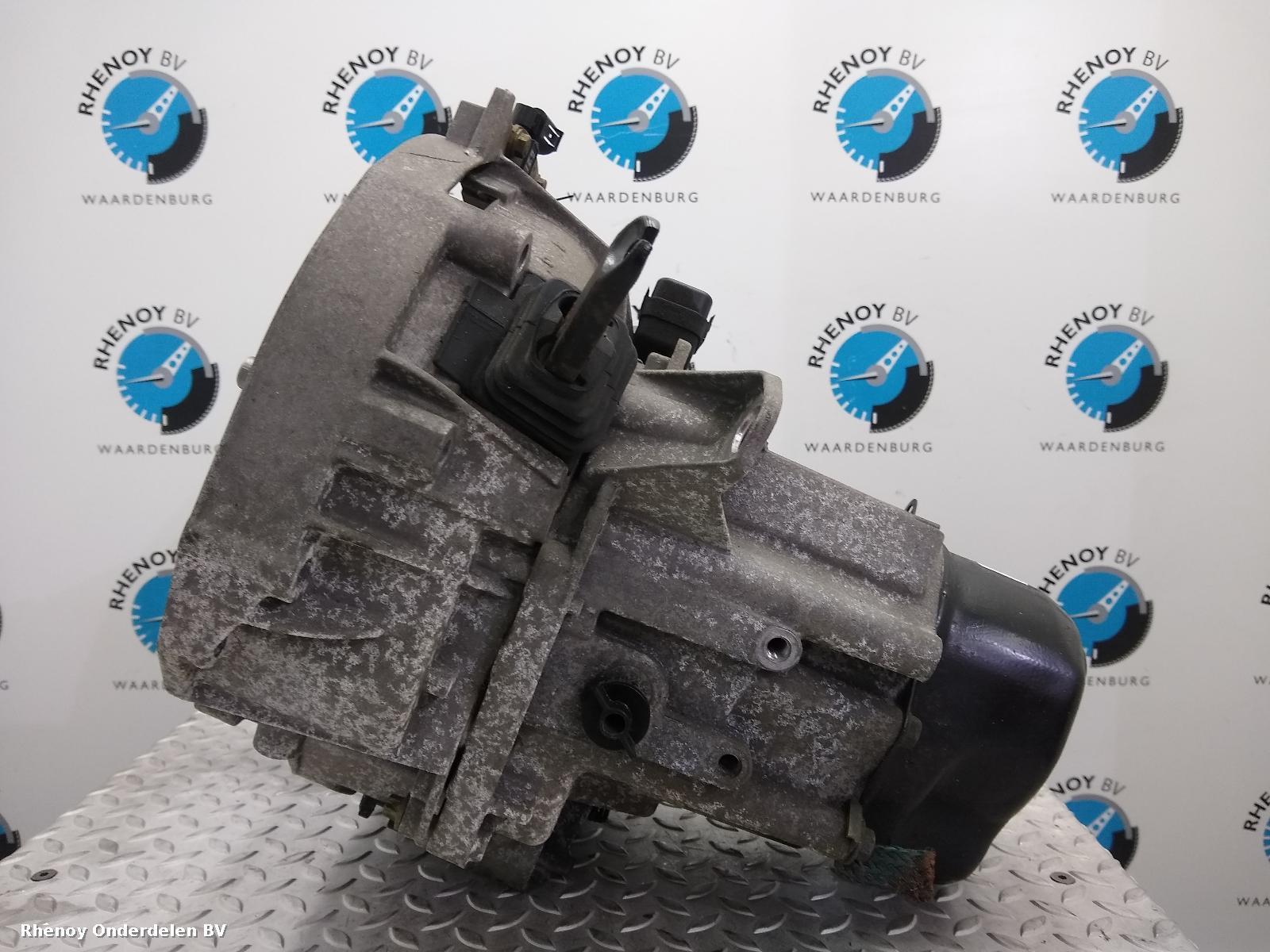 2004 RENAULT CLIO TRANSMISSIE / VERSNELLINGSBAK View Auto part TRANSMISSIE / VERSNELLINGSBAK RENAULT CLIO 2004