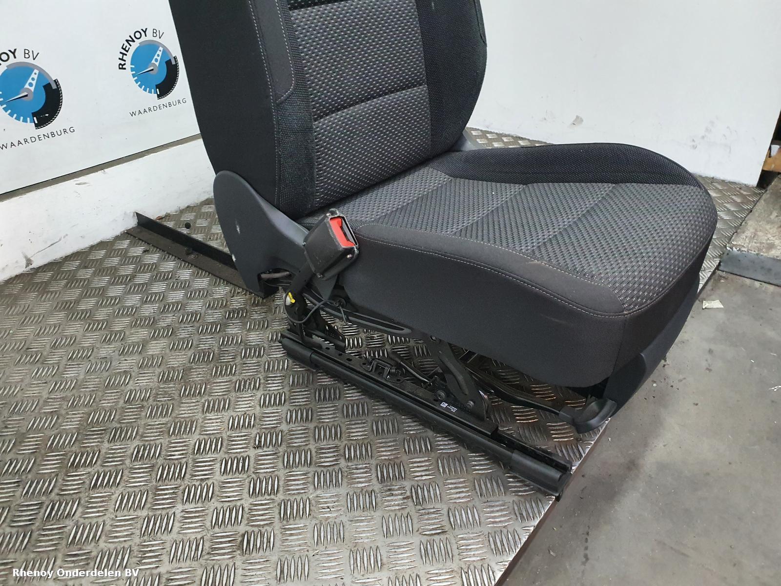 View Auto part STOEL VOOR VOLKSWAGEN TOURAN 2016