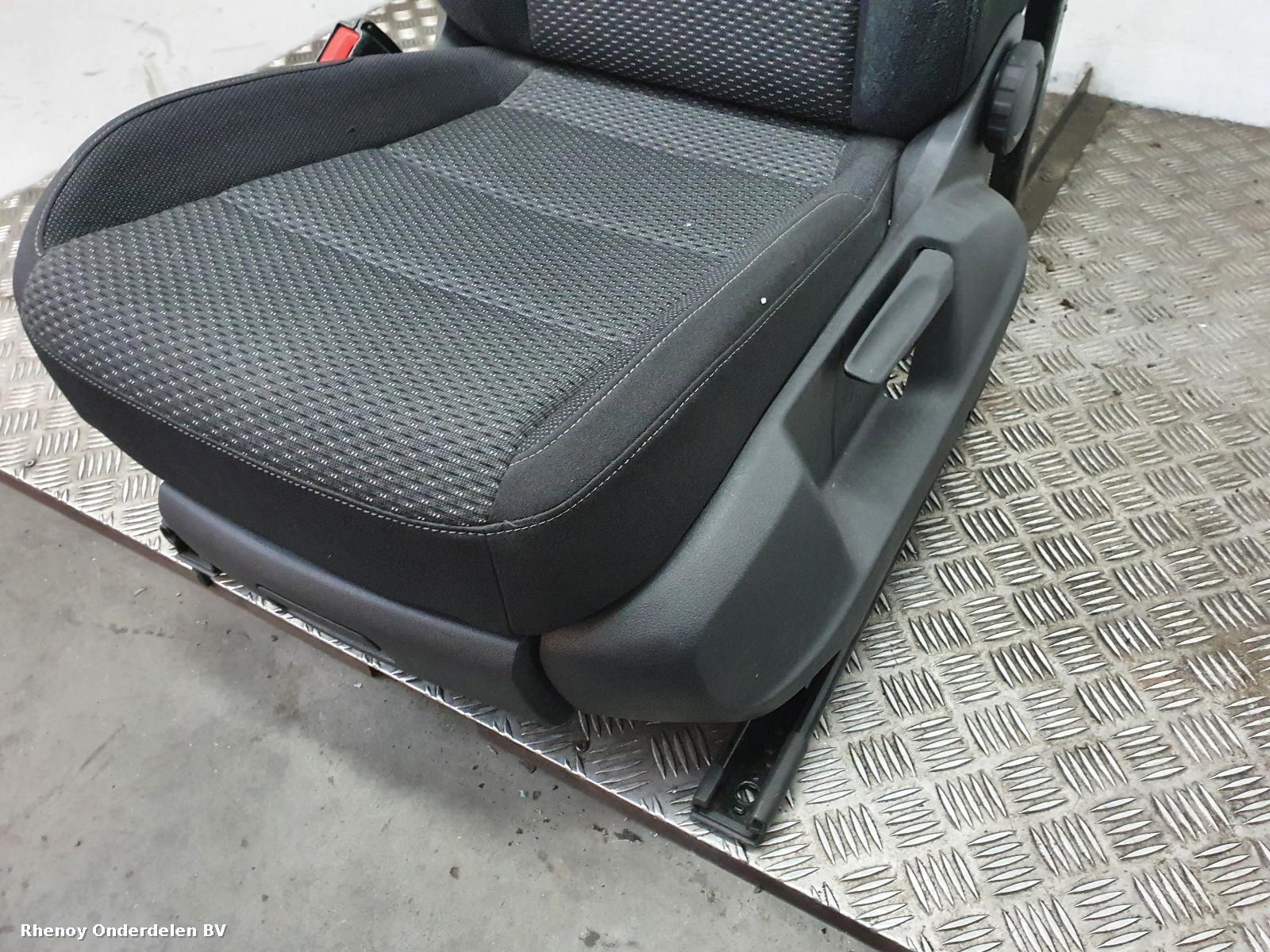 View Auto part STOEL VOOR VOLKSWAGEN TOURAN 2016