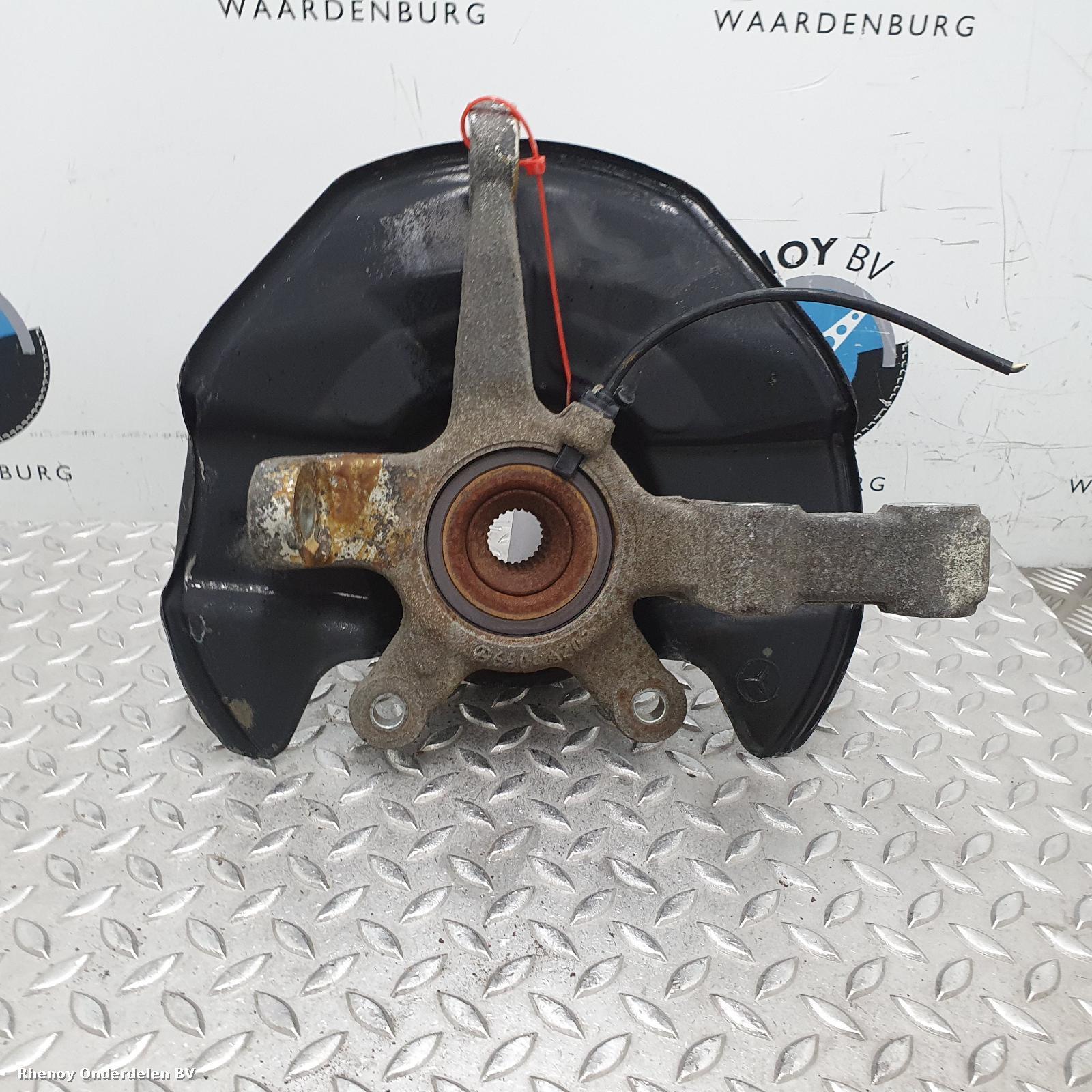 Bekijk Auto-onderdeel FUSEE RV MERCEDES B CLASS 2011