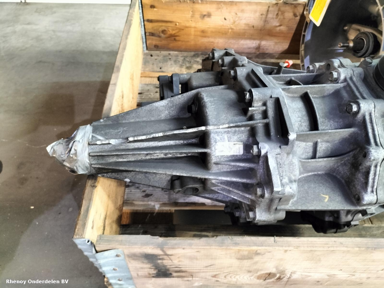 View Auto part TUSSENBAK NISSAN NAVARA 2005