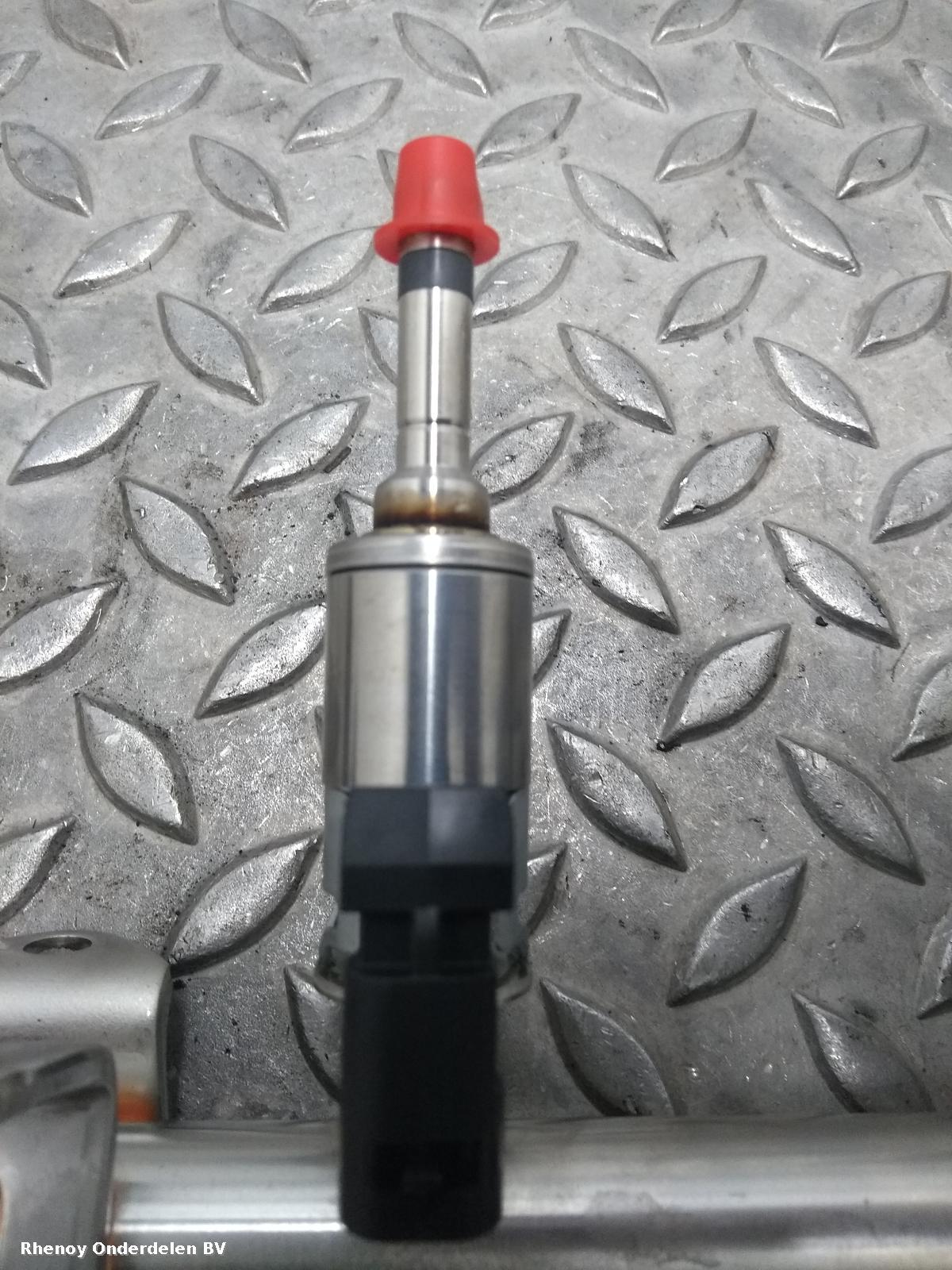 Bekijk Auto-onderdeel BRANDSTOF INJECTOR / VERSTUIVER VOLKSWAGEN PASSAT 2016