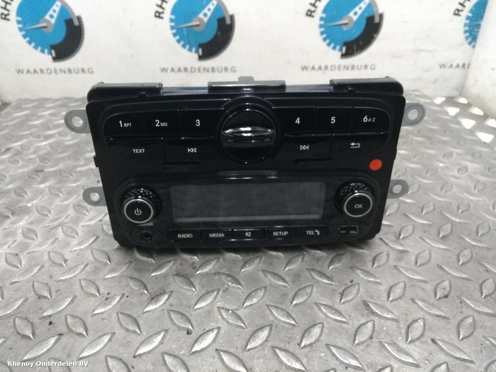 Bekijk Auto-onderdeel RADIO SMART FORFOUR 2014
