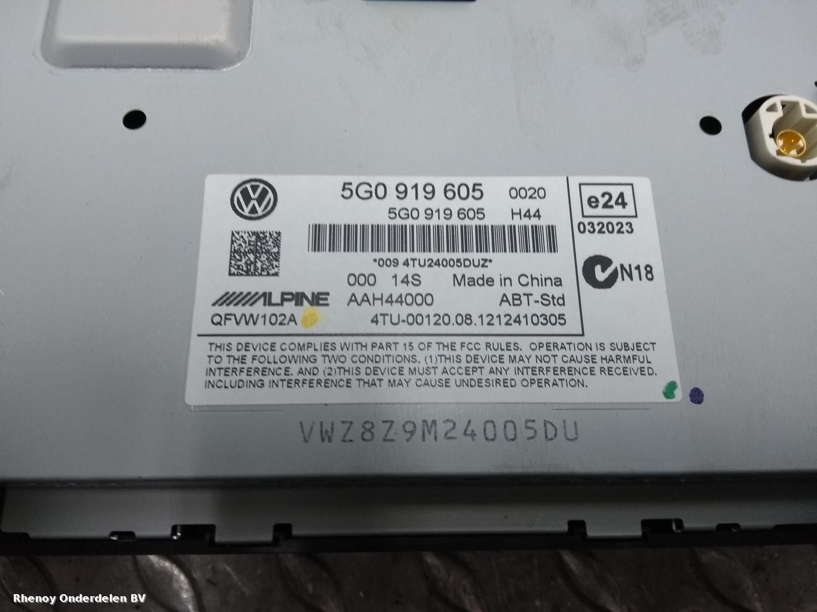 View Auto part RADIO VOLKSWAGEN GOLF 2013