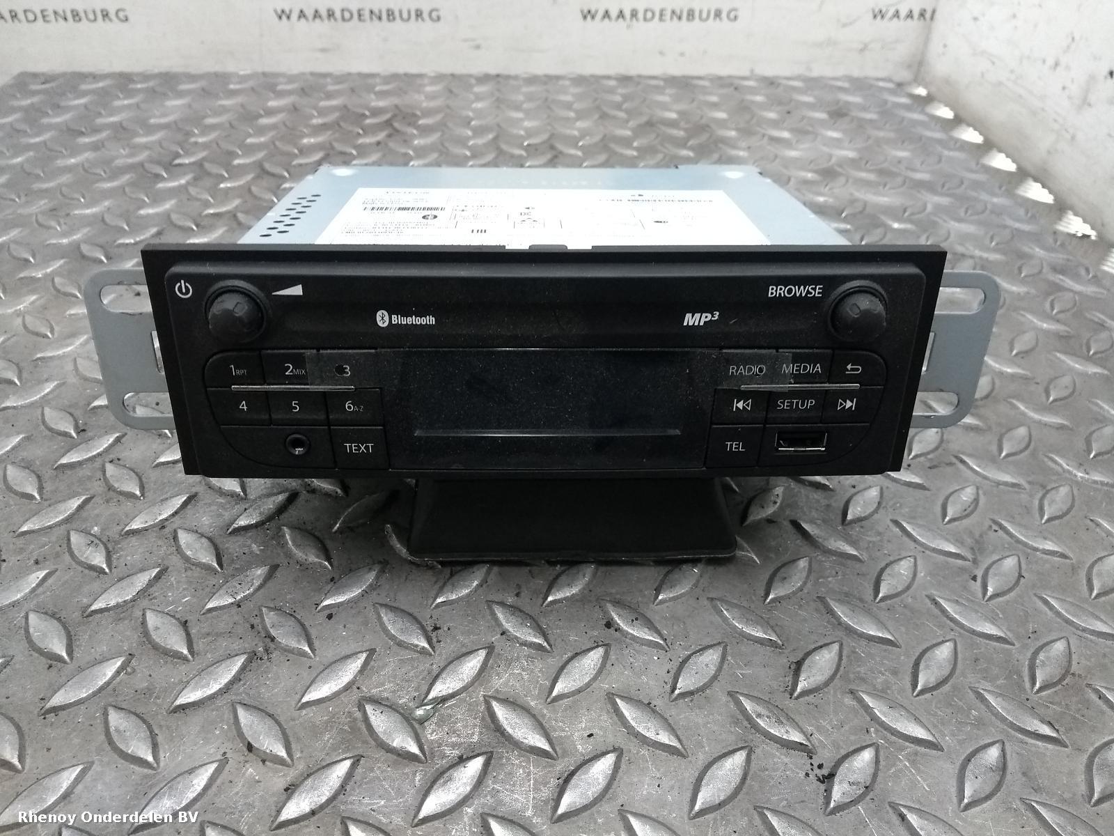 Bekijk Auto-onderdeel RADIO OPEL / VAUXHALL VIVARO 2015