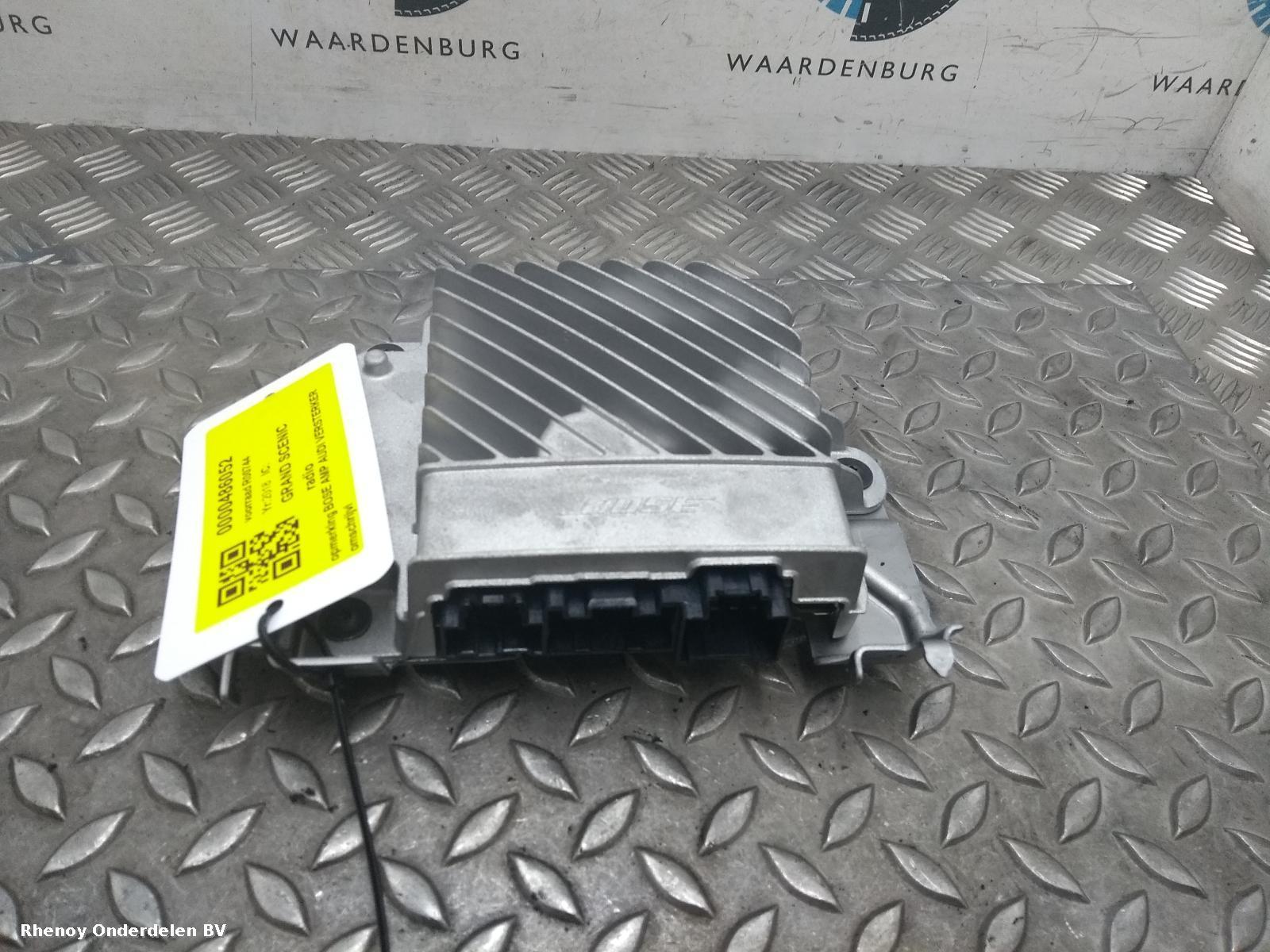 Bekijk Auto-onderdeel VERSTERKER UNIT AUDIO RENAULT SCENIC 2018