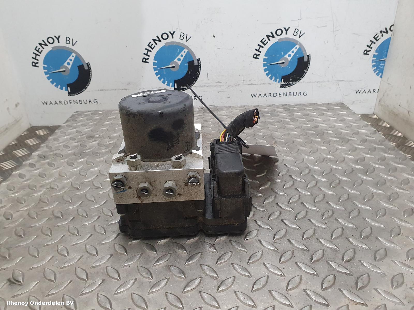 Bekijk Auto-onderdeel ABS POMP  VOLVO V40 2013
