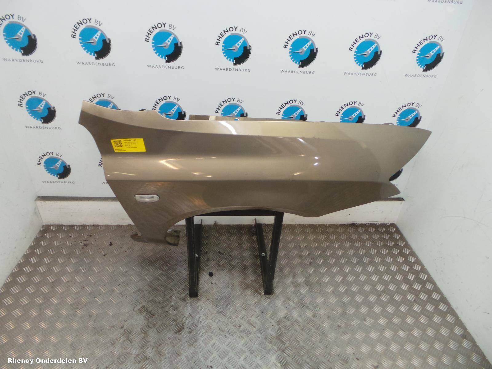 Bekijk Auto-onderdeel VOORSCHERM R FIAT STILO 2006