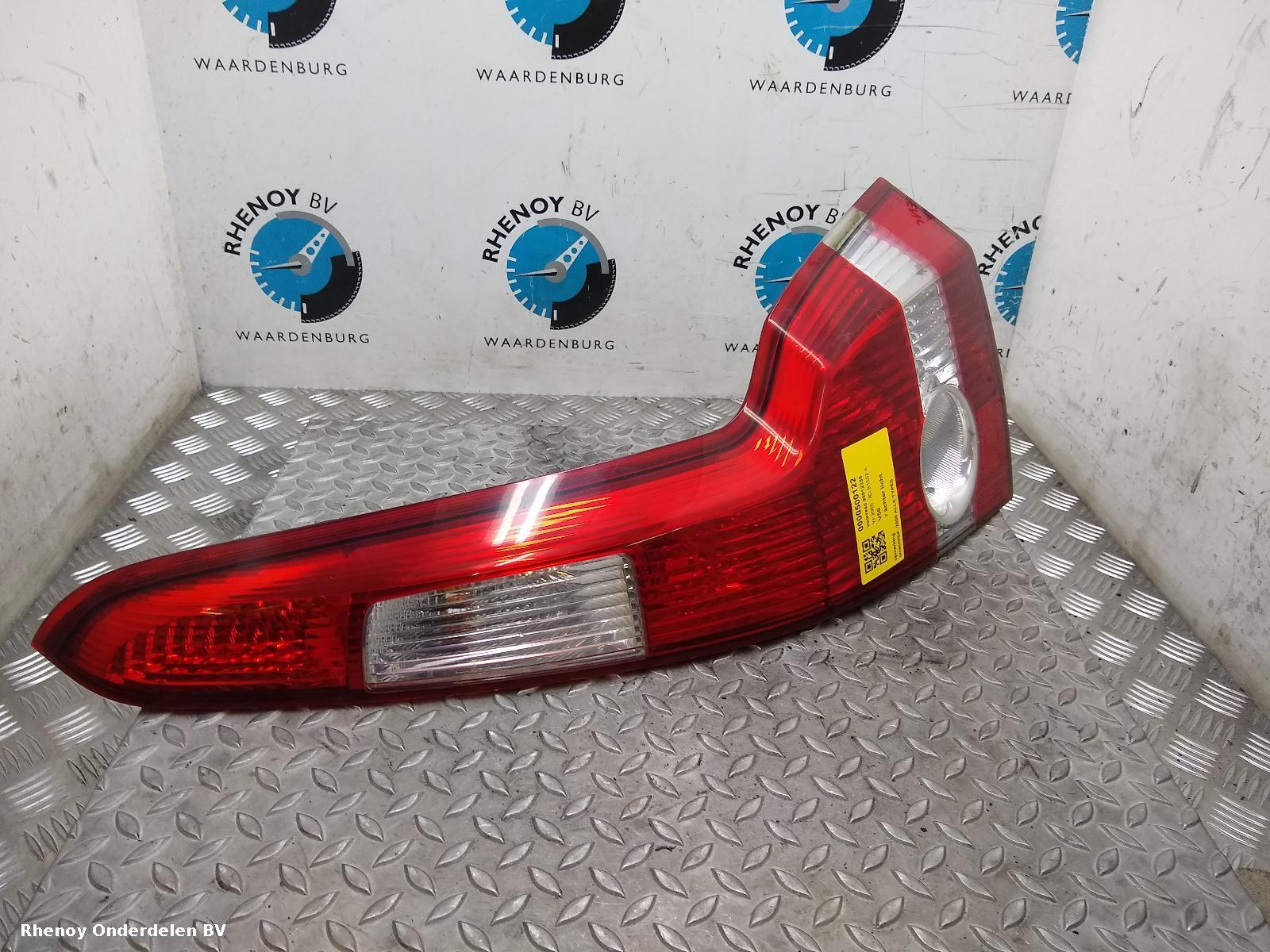 View Auto part R Taillight VOLVO V50 2005
