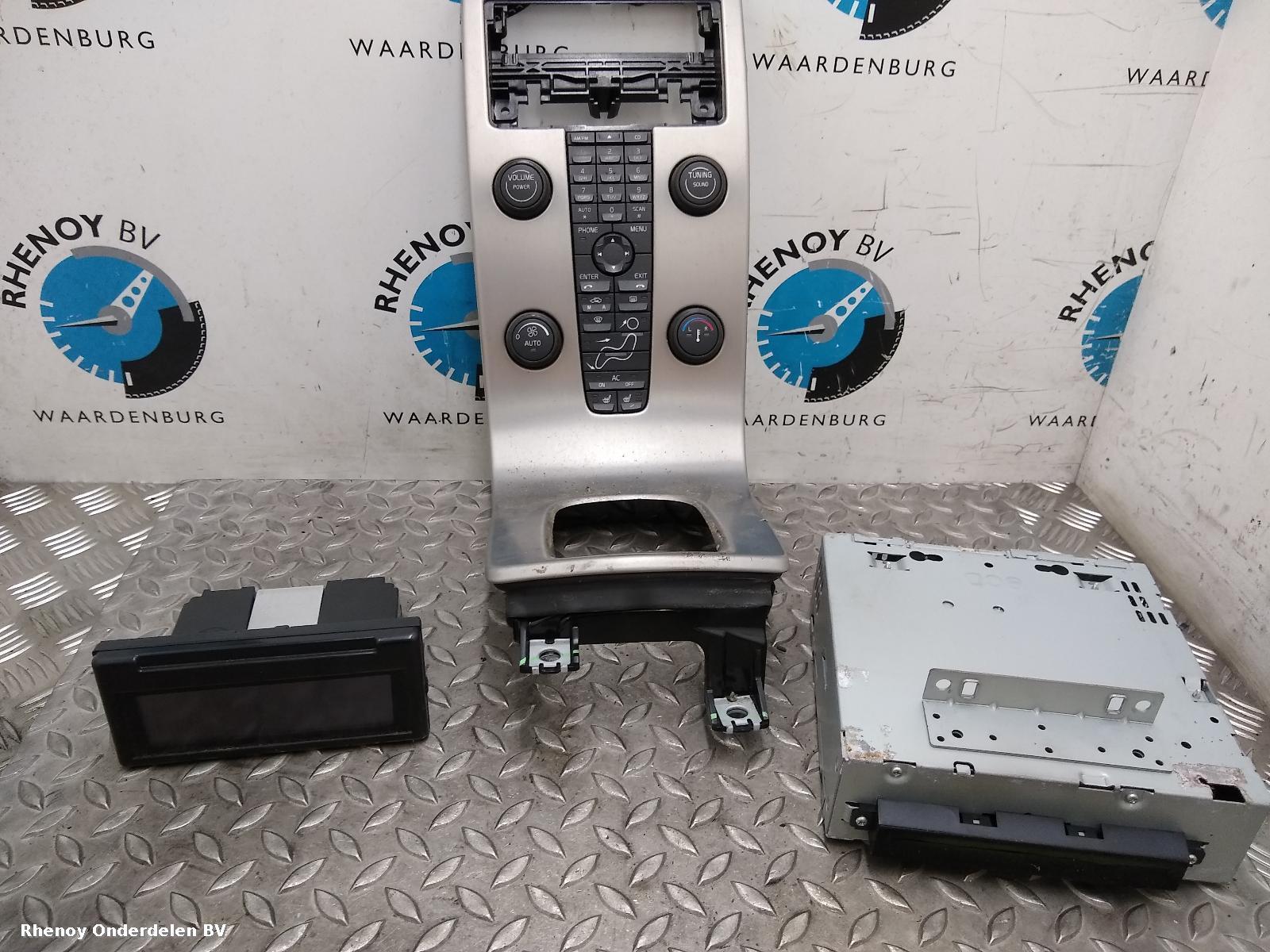View Auto part A/V Equipment VOLVO V50 2005