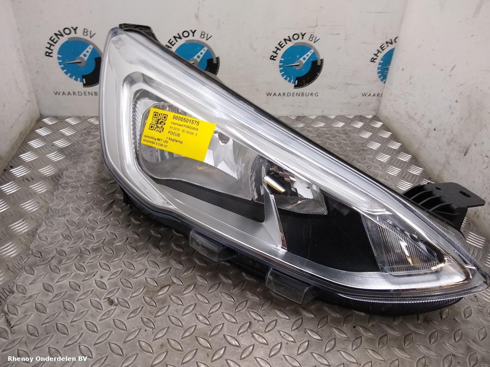 Bekijk Auto-onderdeel KOPLAMP R FORD FOCUS 2019