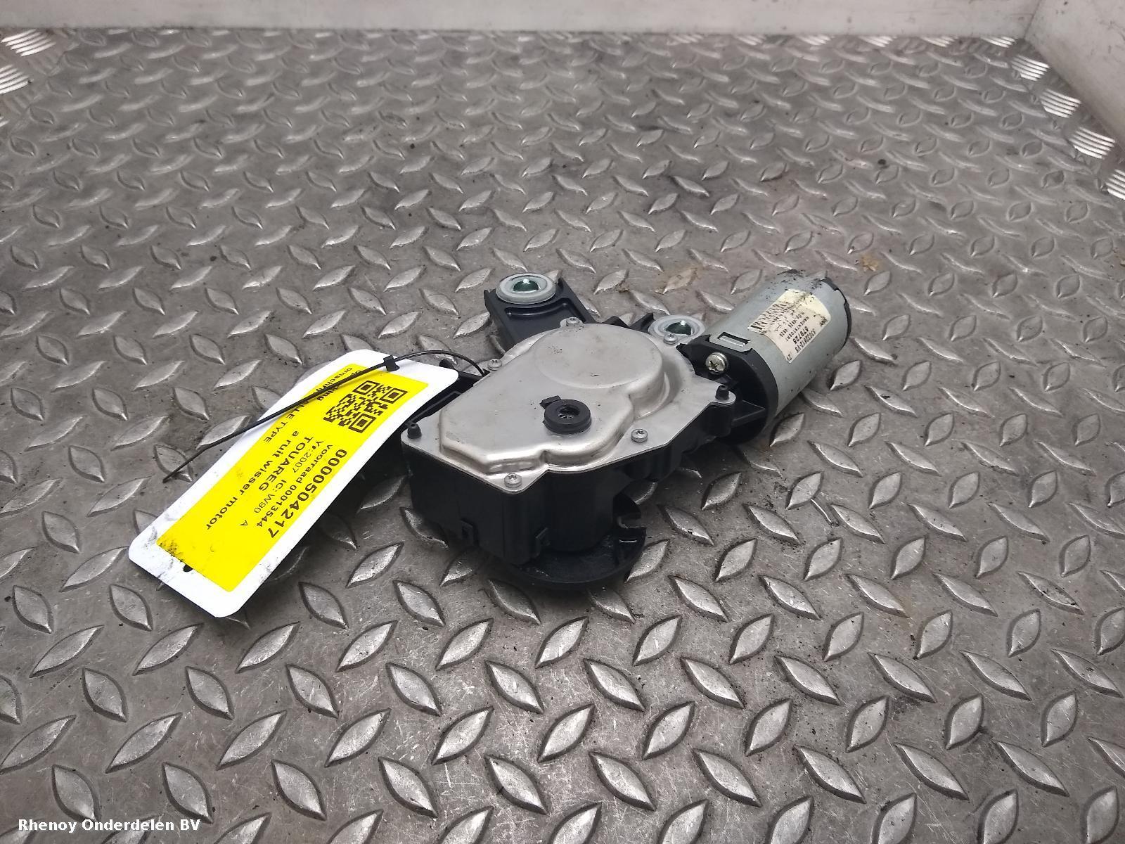 Bekijk Auto-onderdeel RUITENWISSERMOTOR ACHTER VOLKSWAGEN TOUAREG 2007
