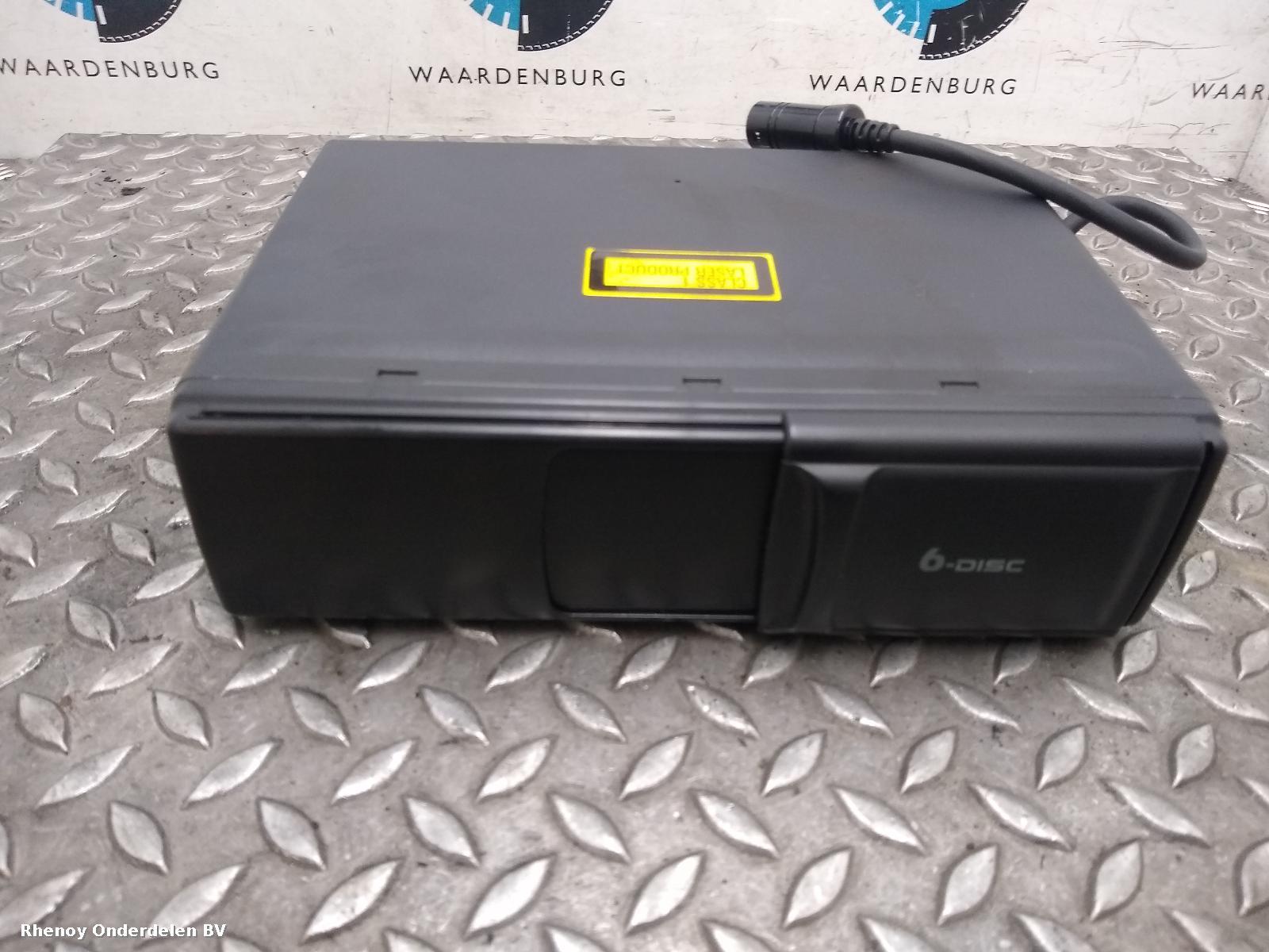 Bekijk Auto-onderdeel RADIO AUDI A8 2000