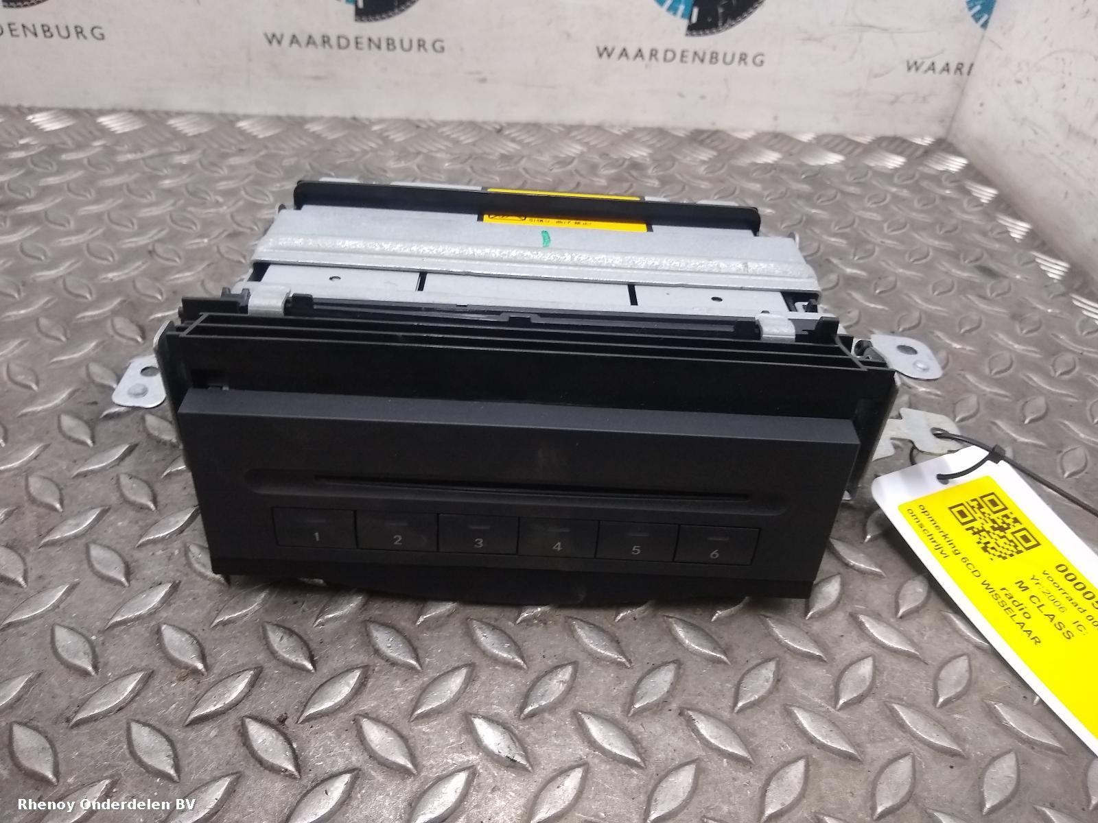 Bekijk Auto-onderdeel RADIO MERCEDES M CLASS 2006