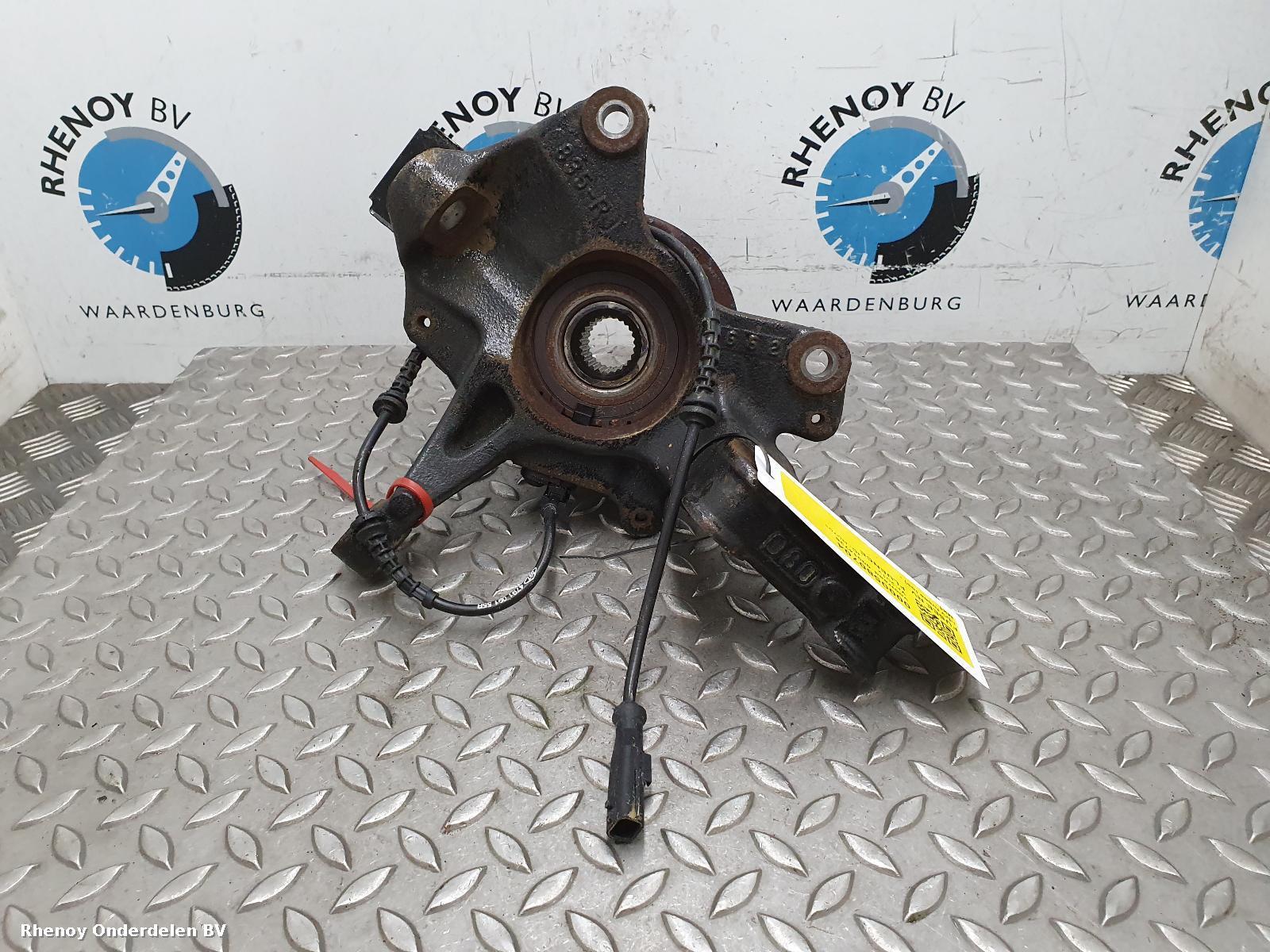 Bekijk Auto-onderdeel FUSEE RV RENAULT FLUENCE 2012