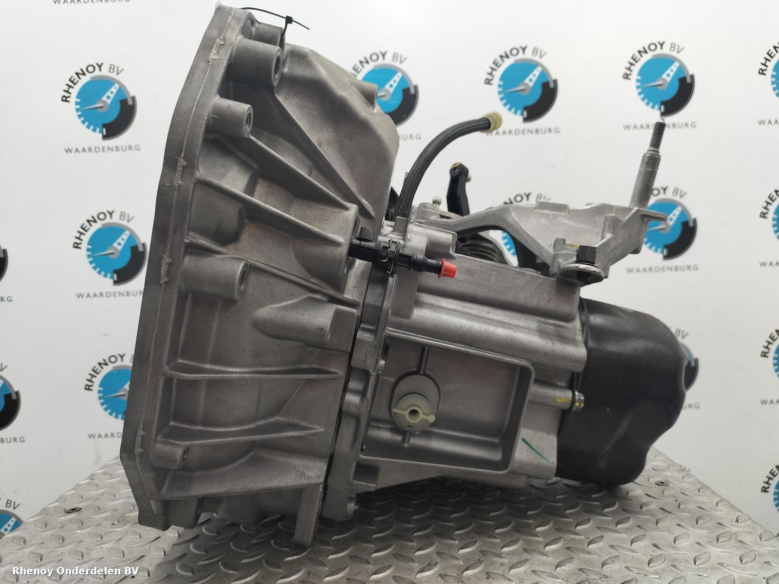View Auto part TRANSMISSIE / VERSNELLINGSBAK DACIA DUSTER 2019