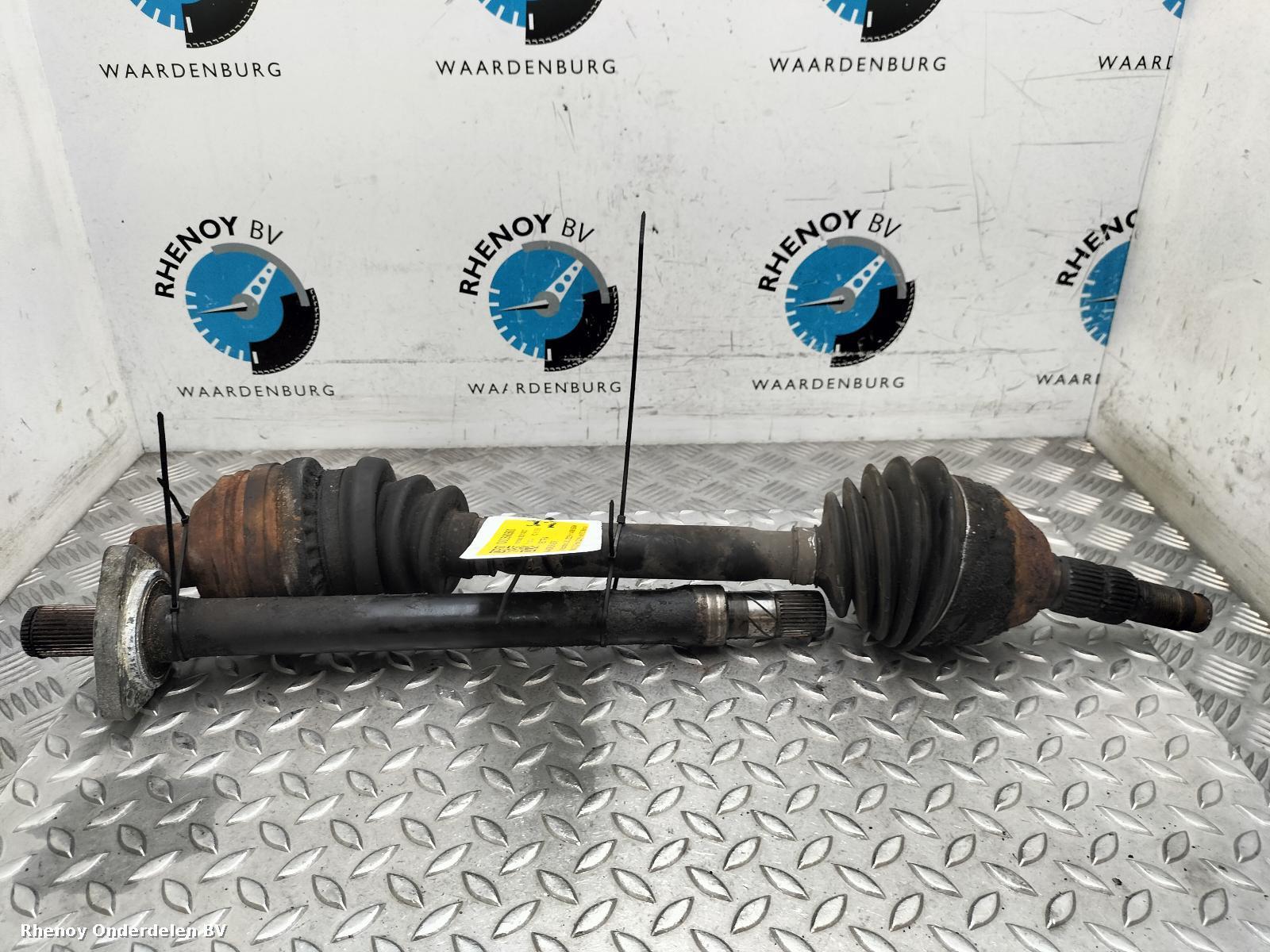 Bekijk Auto-onderdeel AANDRIJFAS R OPEL / VAUXHALL VECTRA 2004