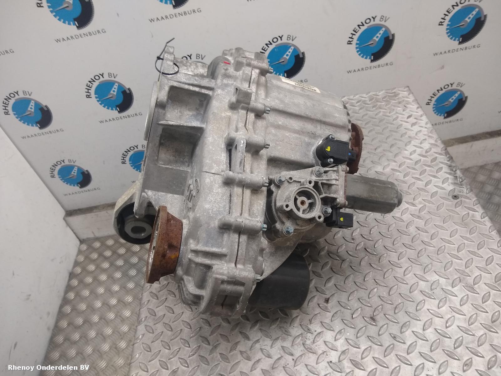 View Auto part TUSSENBAK LAND ROVER RANGE ROVER 2014