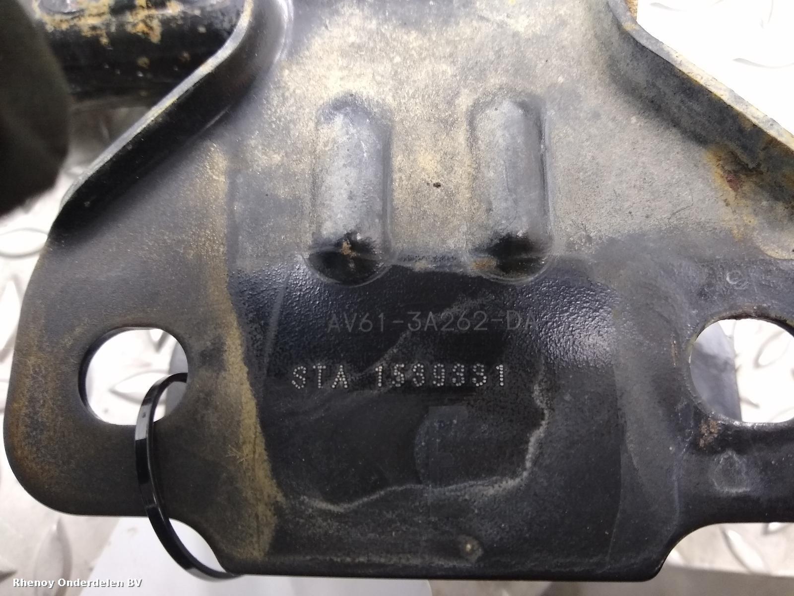 View Auto part DRAAGARM ONDER RV VOLVO V40 2015