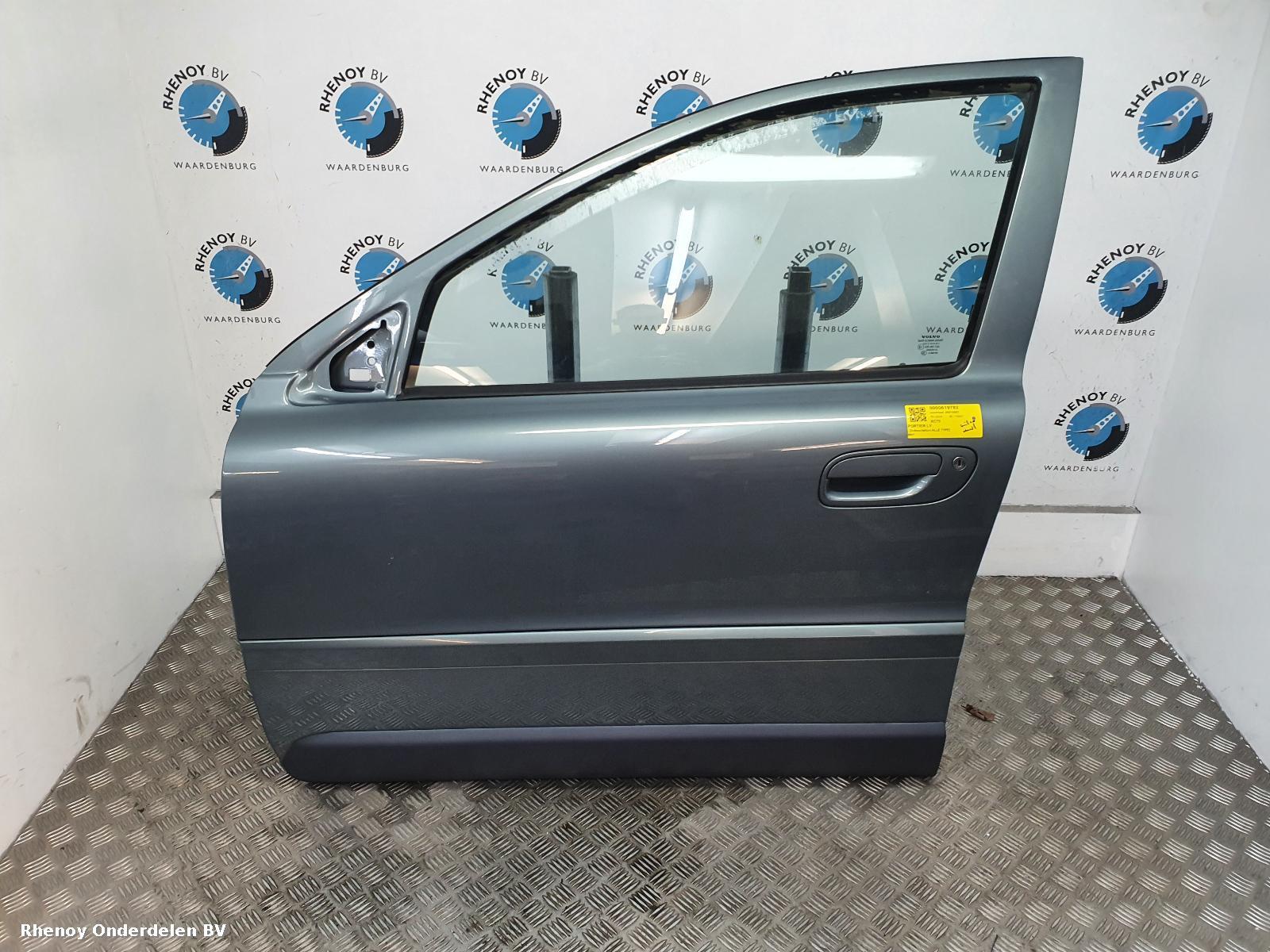 View Auto part L Front Door VOLVO XC70 2004