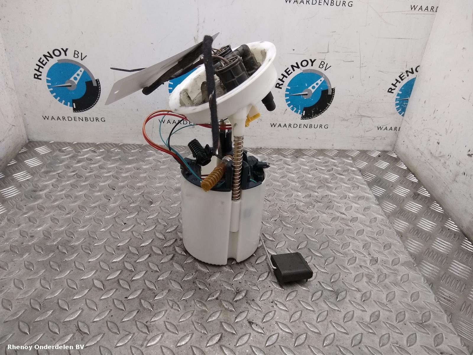Bekijk Auto-onderdeel BRANDSTOF POMP VOOR DE INJECTOR BMW 1 SERIES 2004