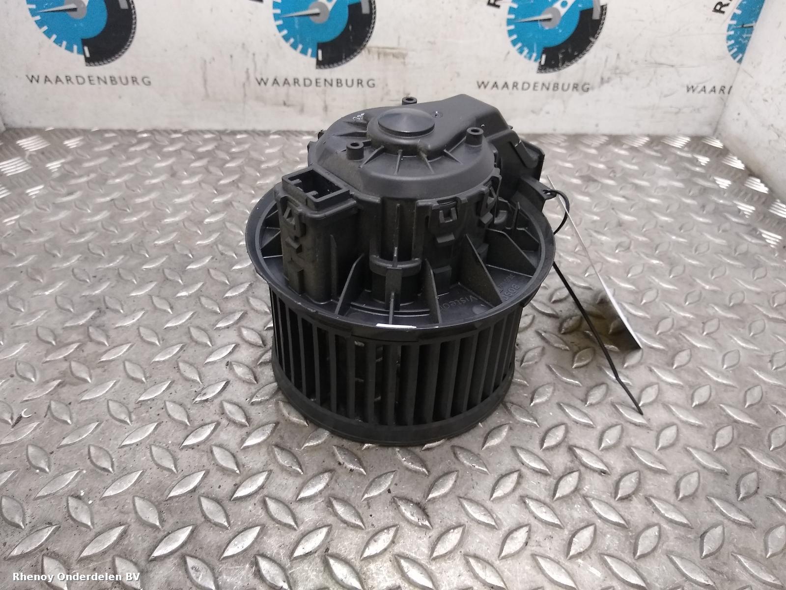 Bekijk Auto-onderdeel KACHELMOTOR FORD FIESTA 2013
