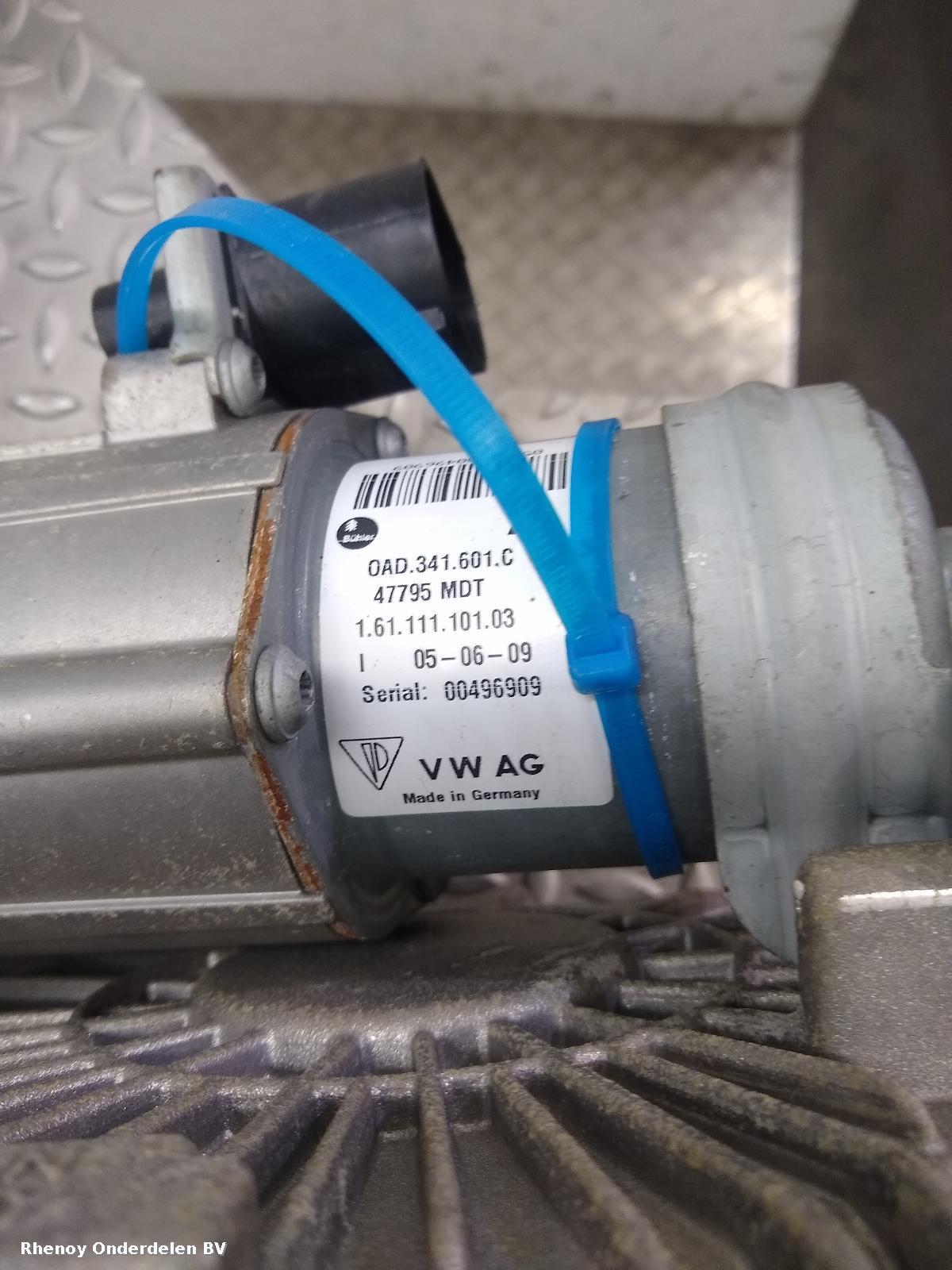 View Auto part TUSSENBAK VOLKSWAGEN TOUAREG 2012
