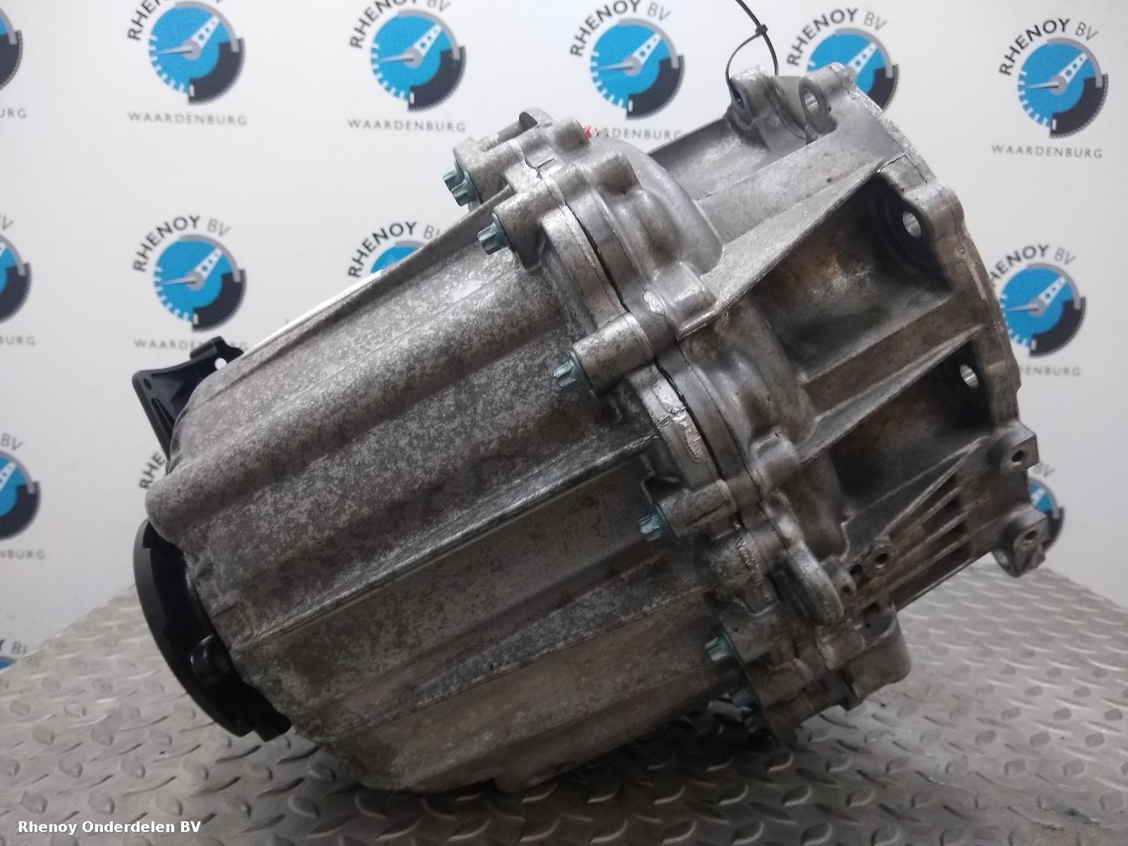 View Auto part TUSSENBAK LAND ROVER DISCOVERY 2018