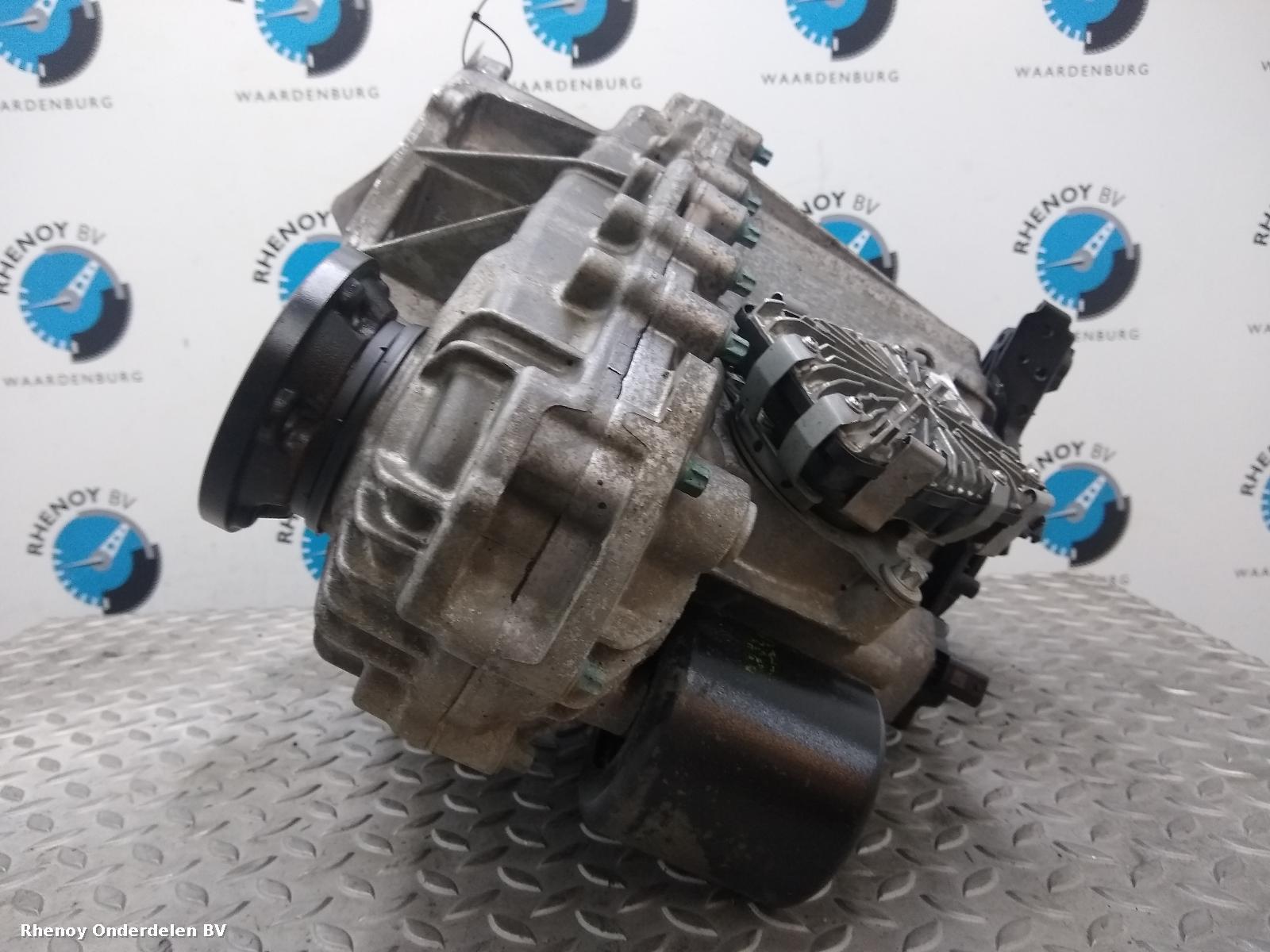 View Auto part TUSSENBAK LAND ROVER DISCOVERY 2018
