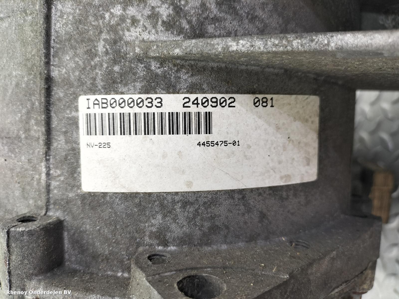 View Auto part TUSSENBAK LAND ROVER RANGE ROVER 2003