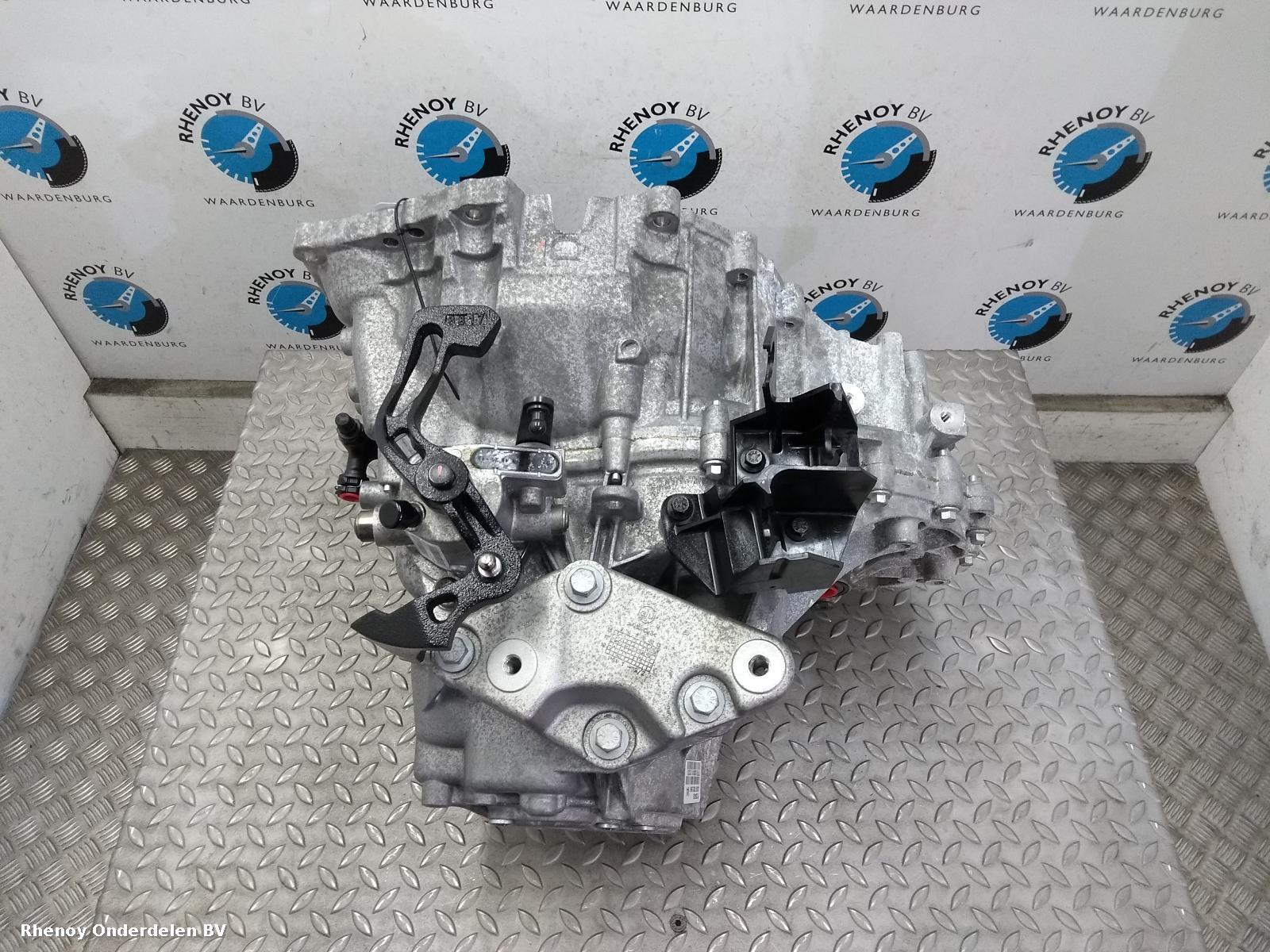View Auto part Gearbox VOLVO V40 2019