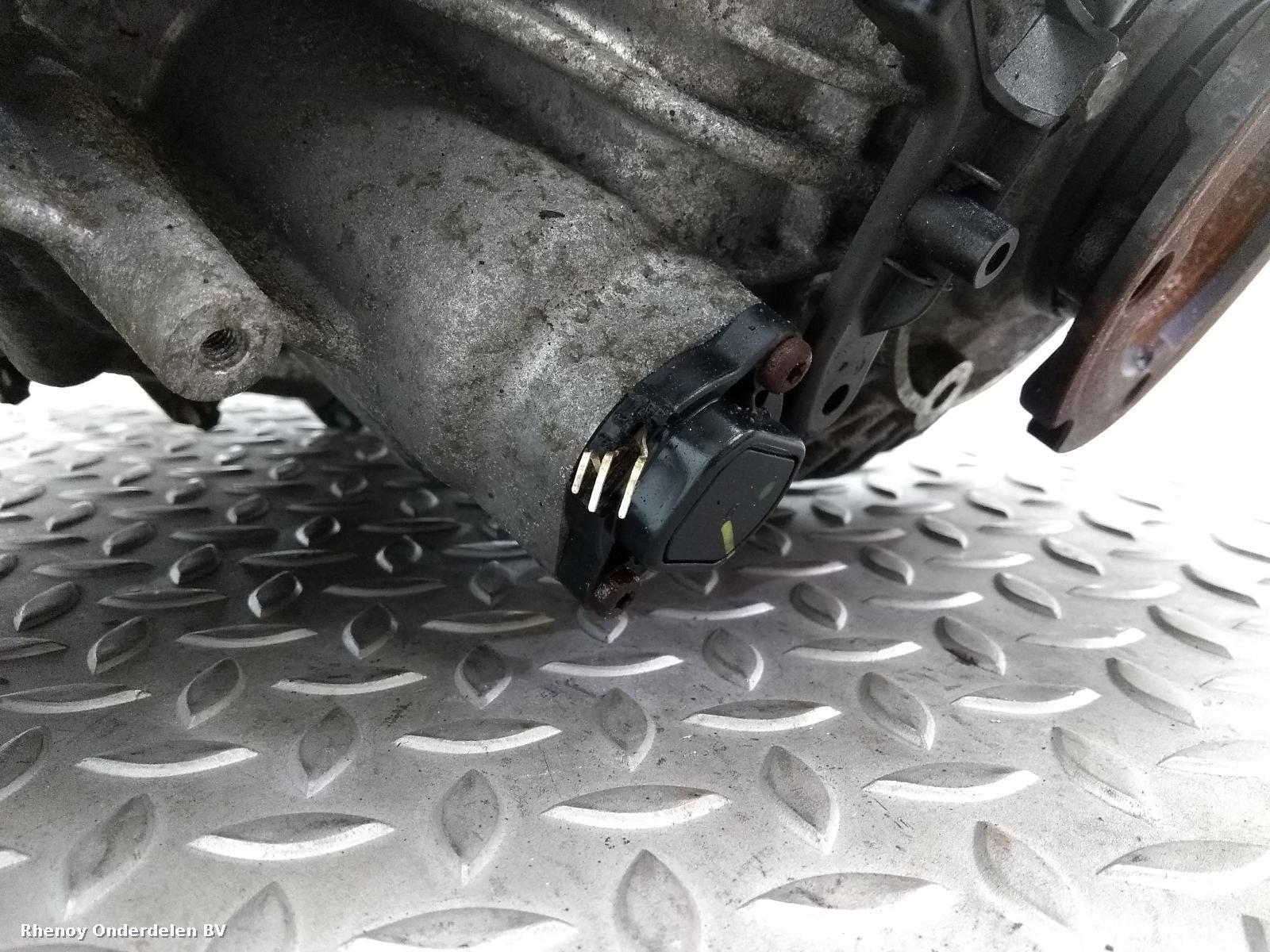 View Auto part TUSSENBAK LAND ROVER DISCOVERY 2017