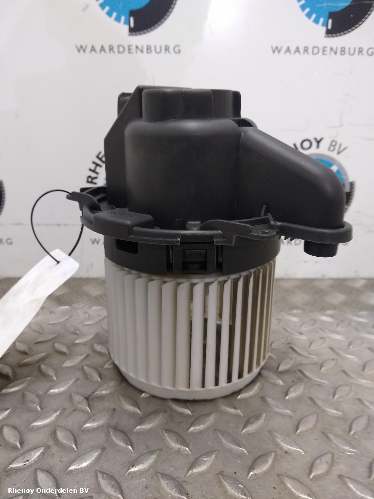 Bekijk Auto-onderdeel KACHELMOTOR DACIA LODGY 2013