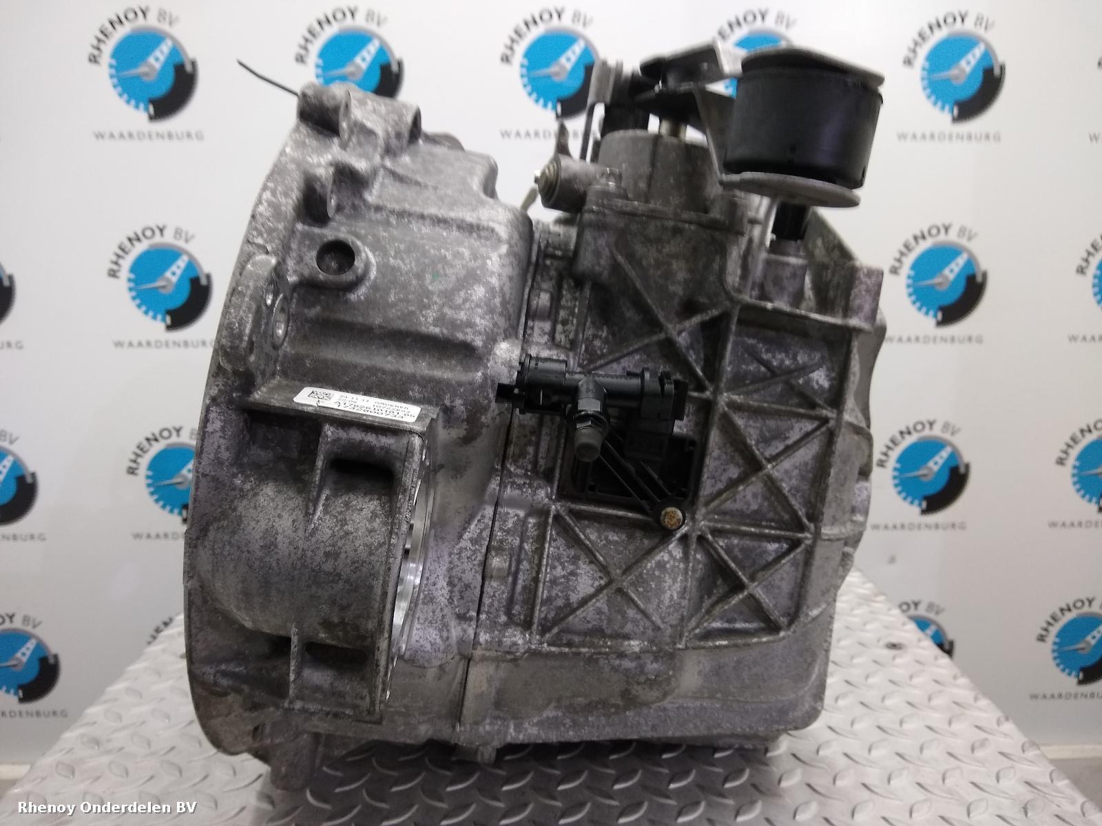 View Auto part TRANSMISSIE / VERSNELLINGSBAK MERCEDES A CLASS 2016