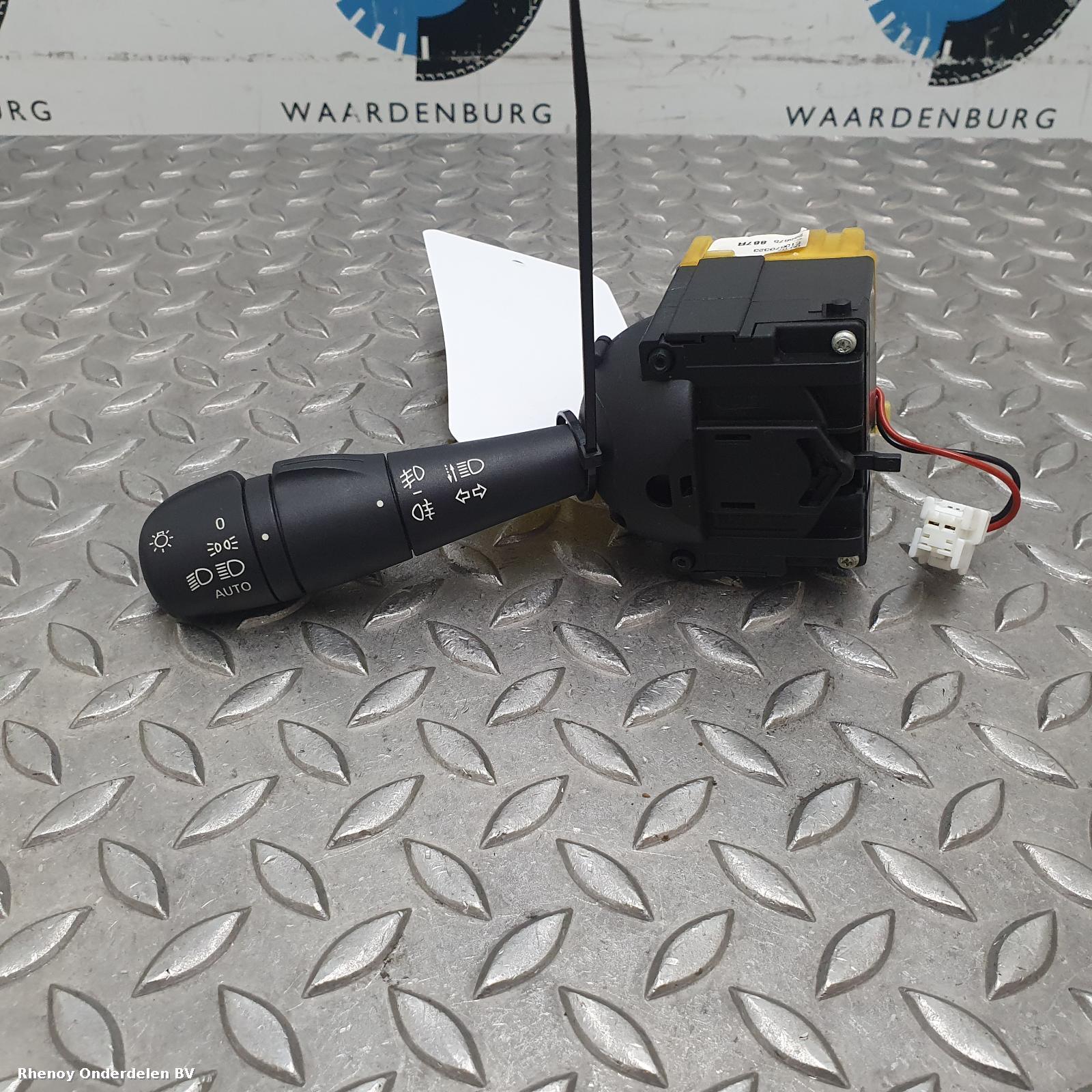 Bekijk Auto-onderdeel KOLOM SCHAKELAAR RENAULT CLIO 2013