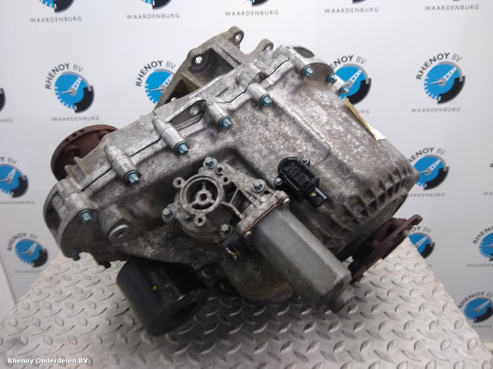 View Auto part TUSSENBAK LAND ROVER DISCOVERY 2016