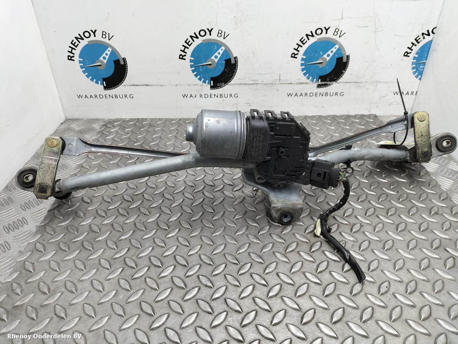 Bekijk Auto-onderdeel RUITENWISSERMOTOR VOOR AUDI A4 2006