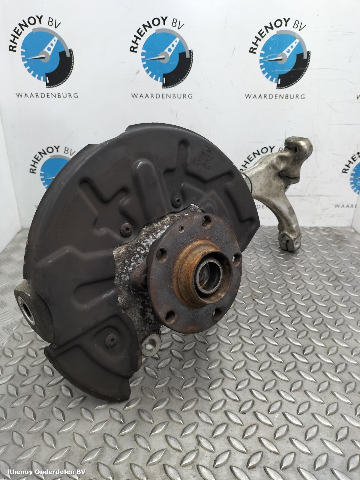 Bekijk Auto-onderdeel FUSEE LV AUDI A4 2006