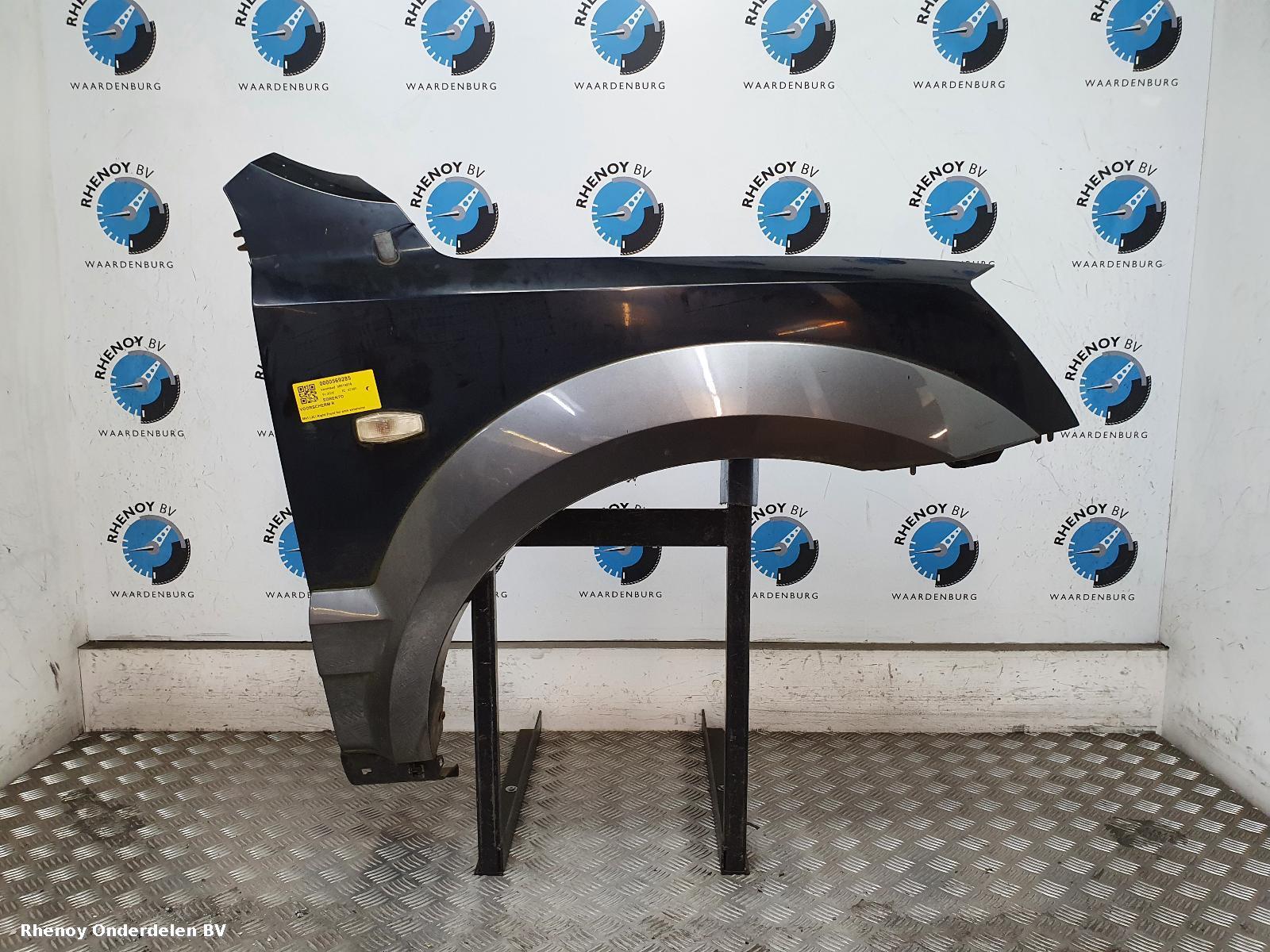 View Auto part R Wing KIA SORENTO 2006
