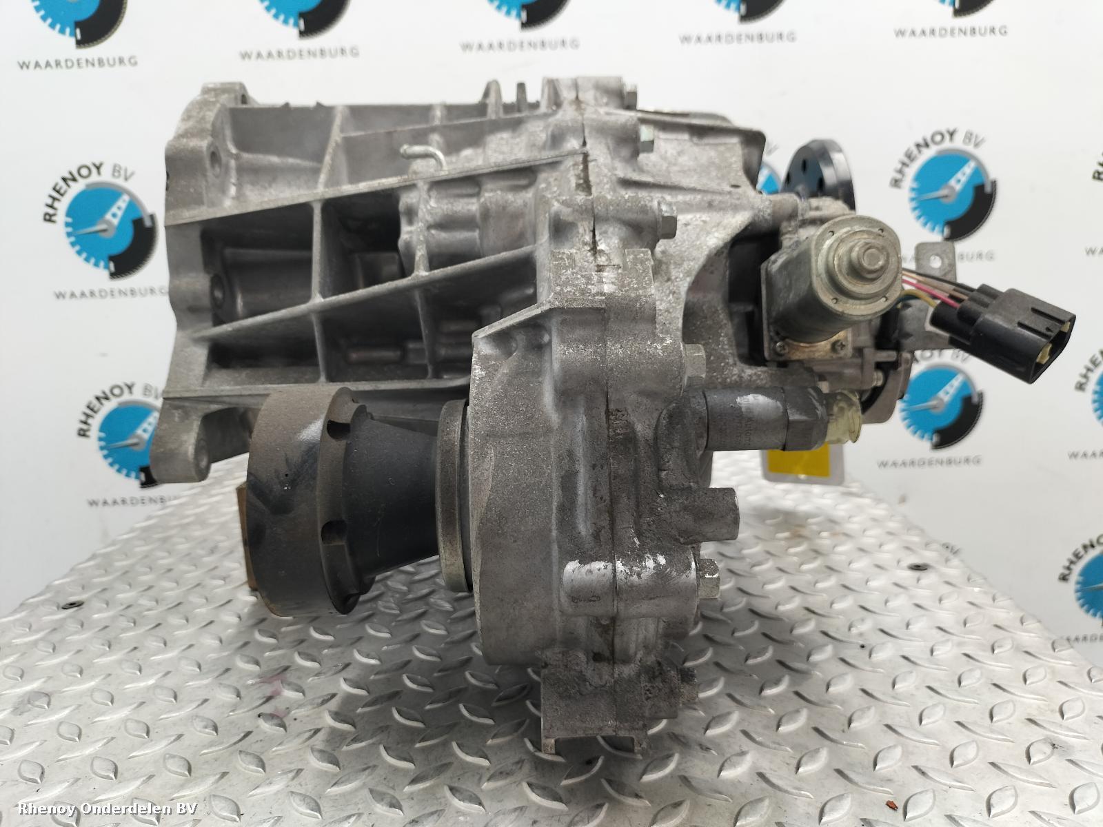 View Auto part TUSSENBAK FORD RANGER 2014