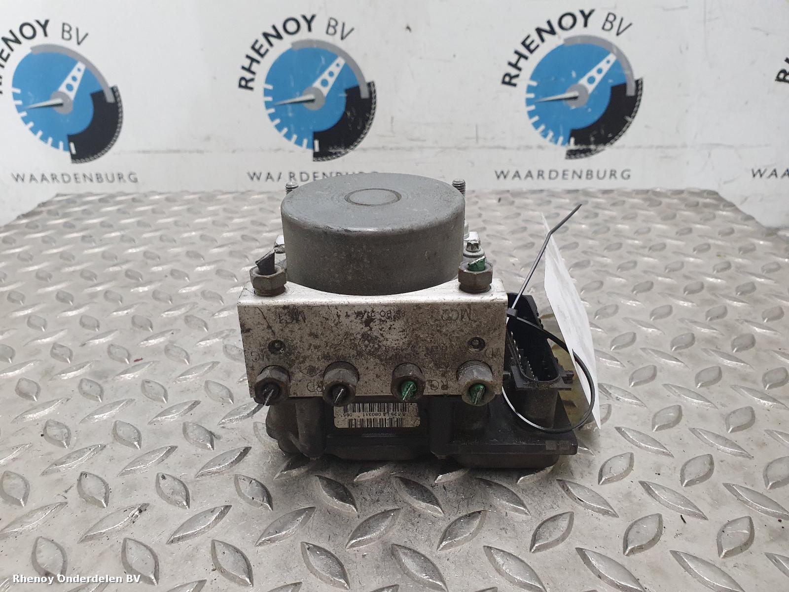 Bekijk Auto-onderdeel ABS POMP  RENAULT CLIO 2011