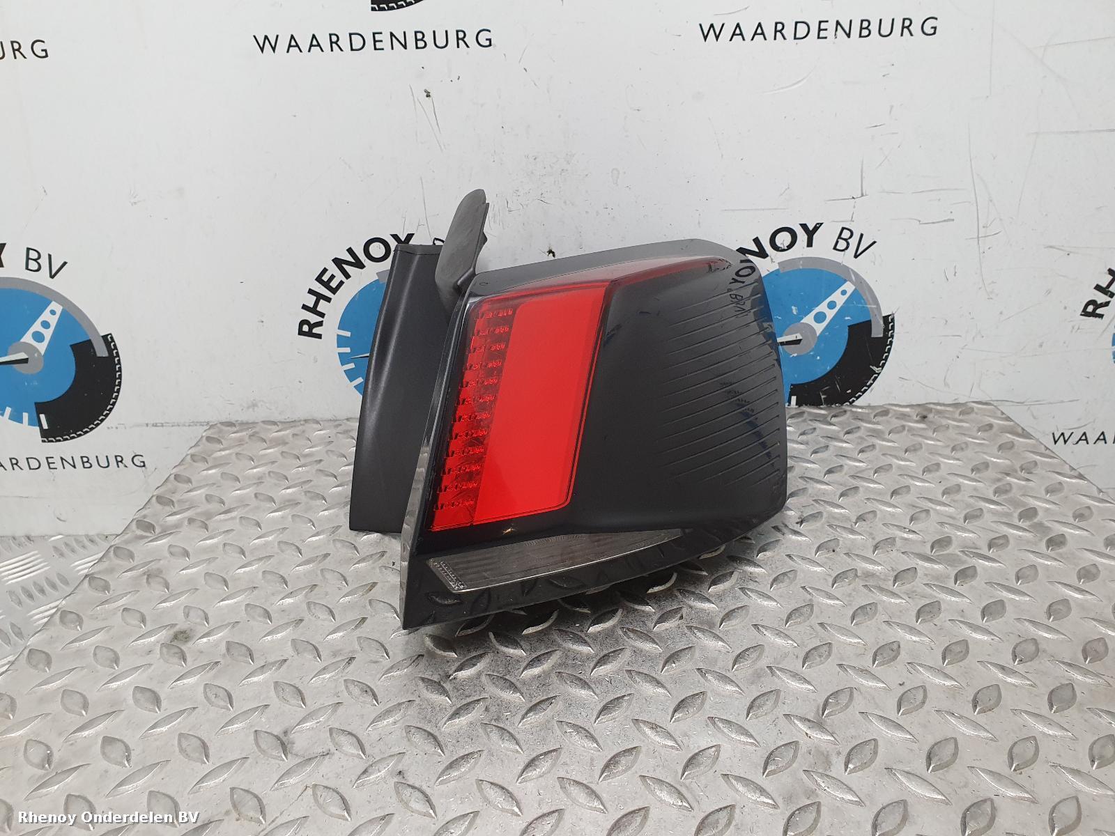 Bekijk Auto-onderdeel ACHTERLICHT R PEUGEOT 3008 2020