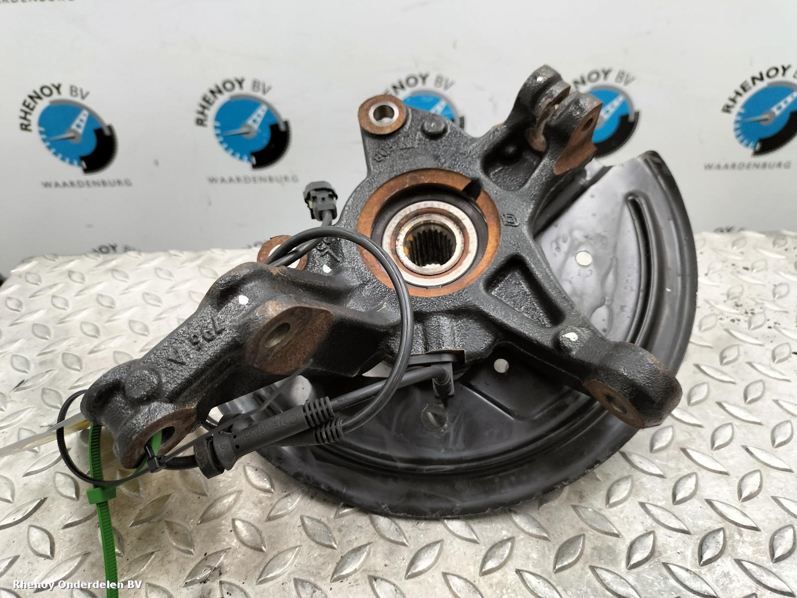 Bekijk Auto-onderdeel FUSEE RV RENAULT CLIO 2018