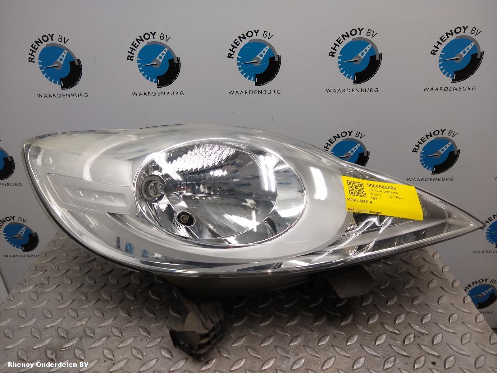 Bekijk Auto-onderdeel KOPLAMP R PEUGEOT 107 2013