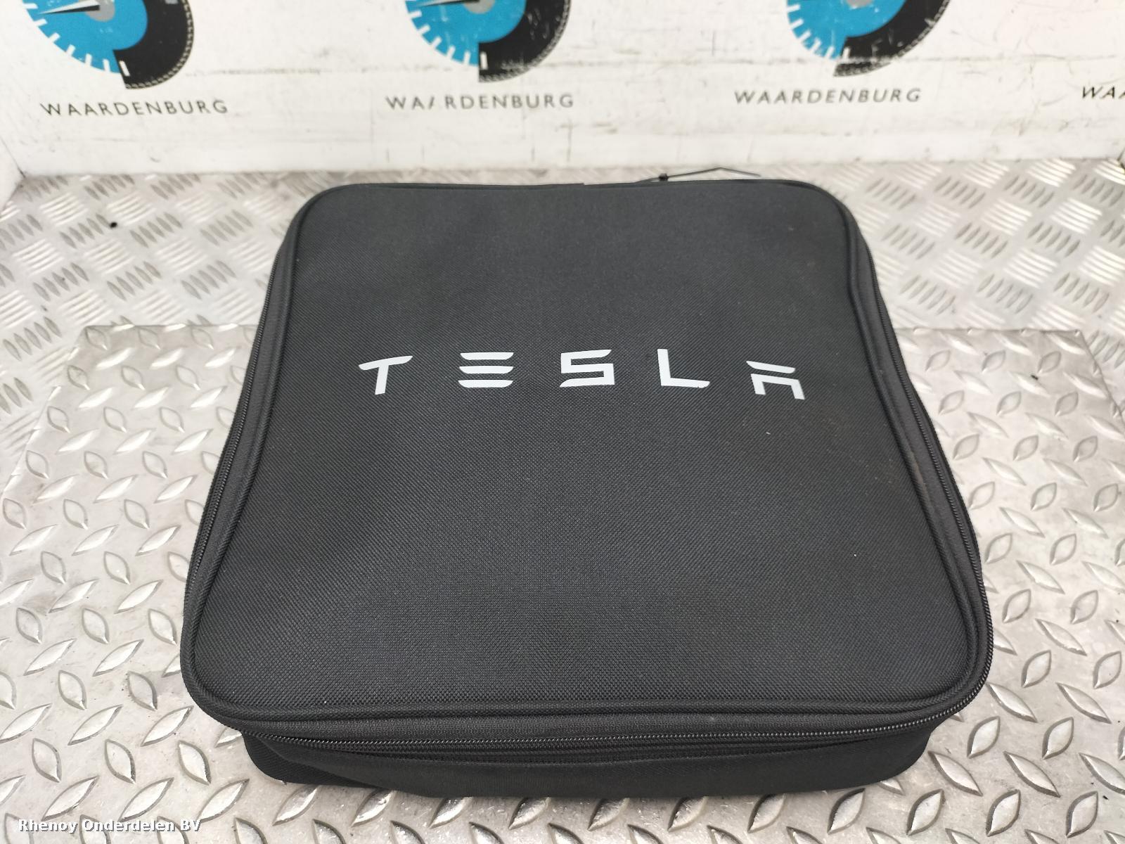 Bekijk Auto-onderdeel EV / HYBRIDE BATTERIJ OPLADER TESLA MODEL 3 2022