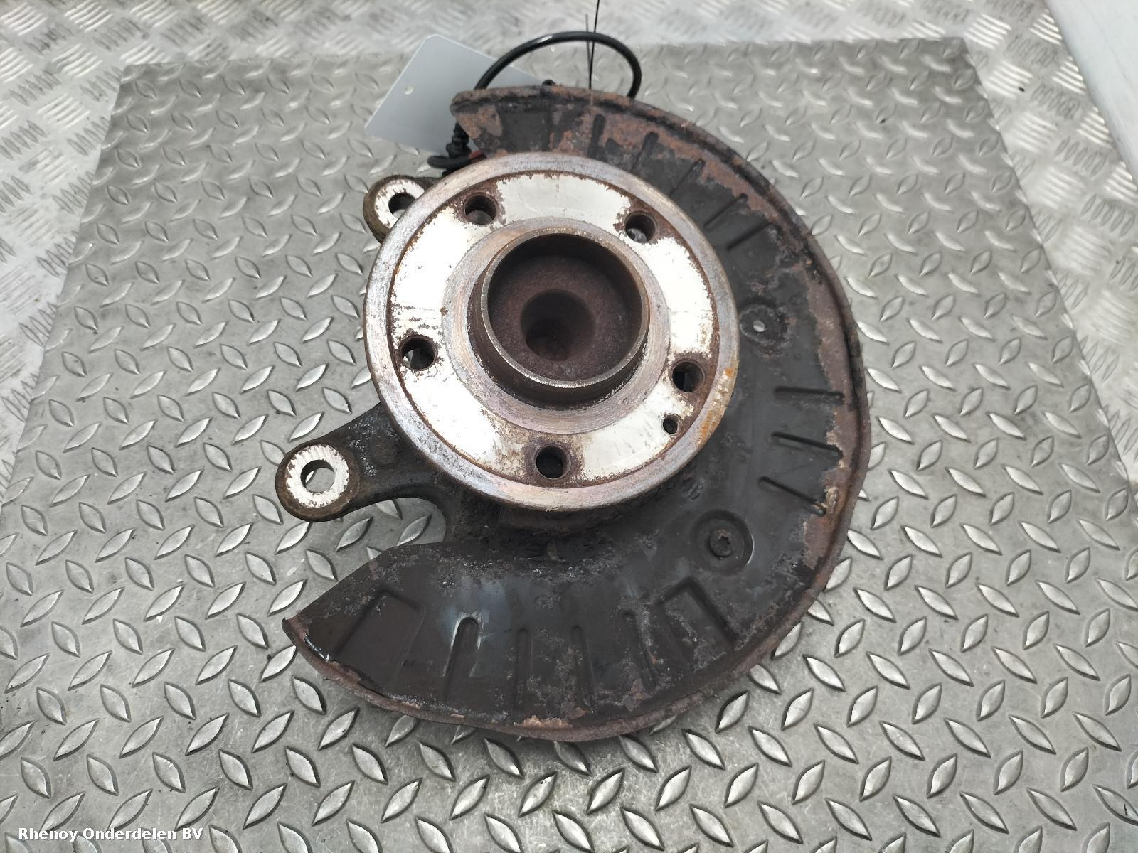 Bekijk Auto-onderdeel FUSEE RV MERCEDES VITO 2011