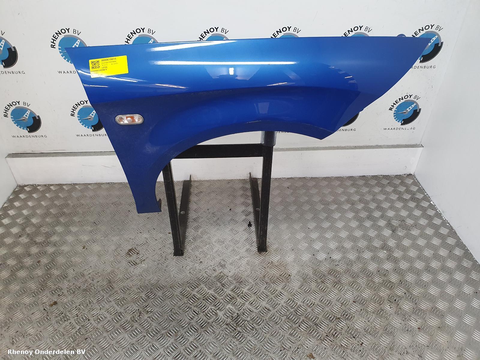 View Auto part R Wing SEAT LEON 2012